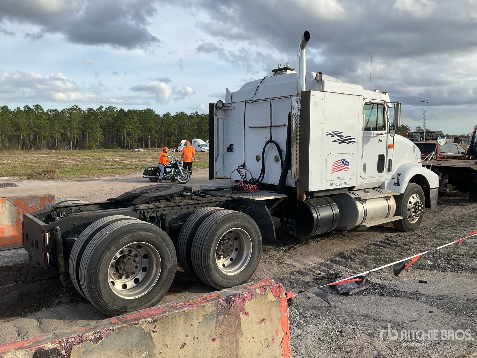 Aspect général with Image, coin arrière droit