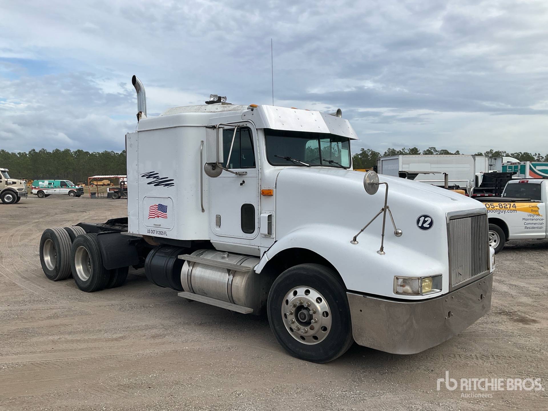 General Appearance with Bild, Ecke vorne rechts