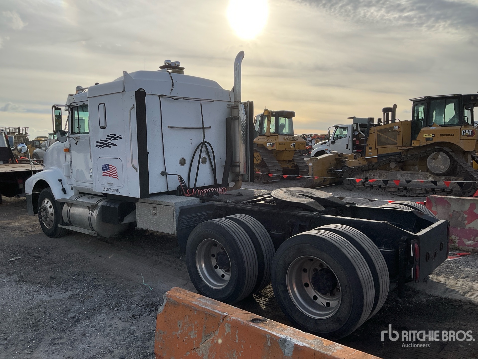 Aspect général with Image, coin arrière gauche