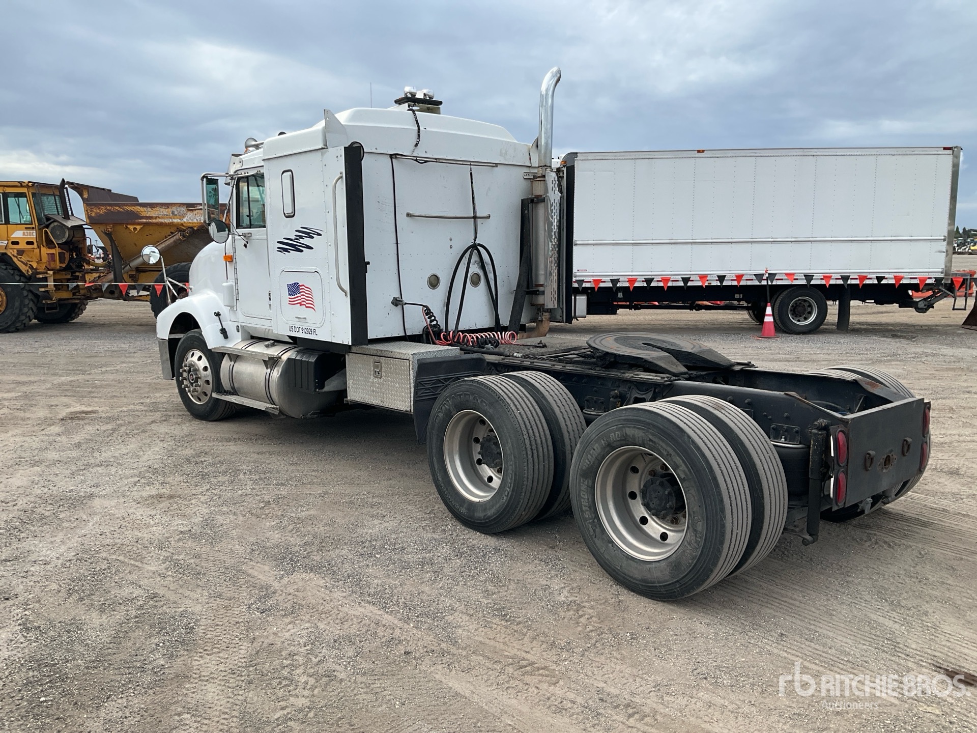 General Appearance with Bild, Ecke hinten links