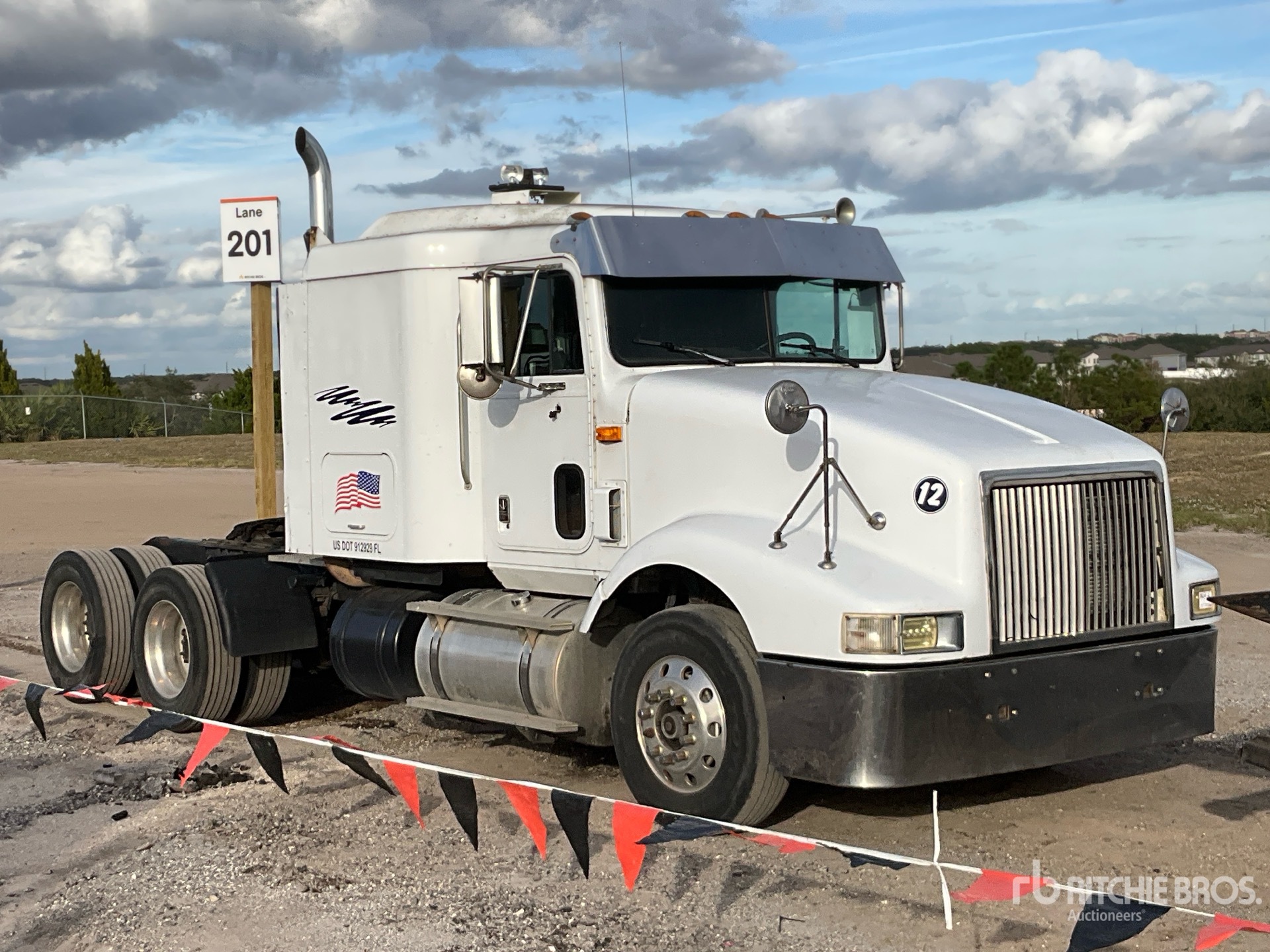 Aspect général with Image, coin avant droit