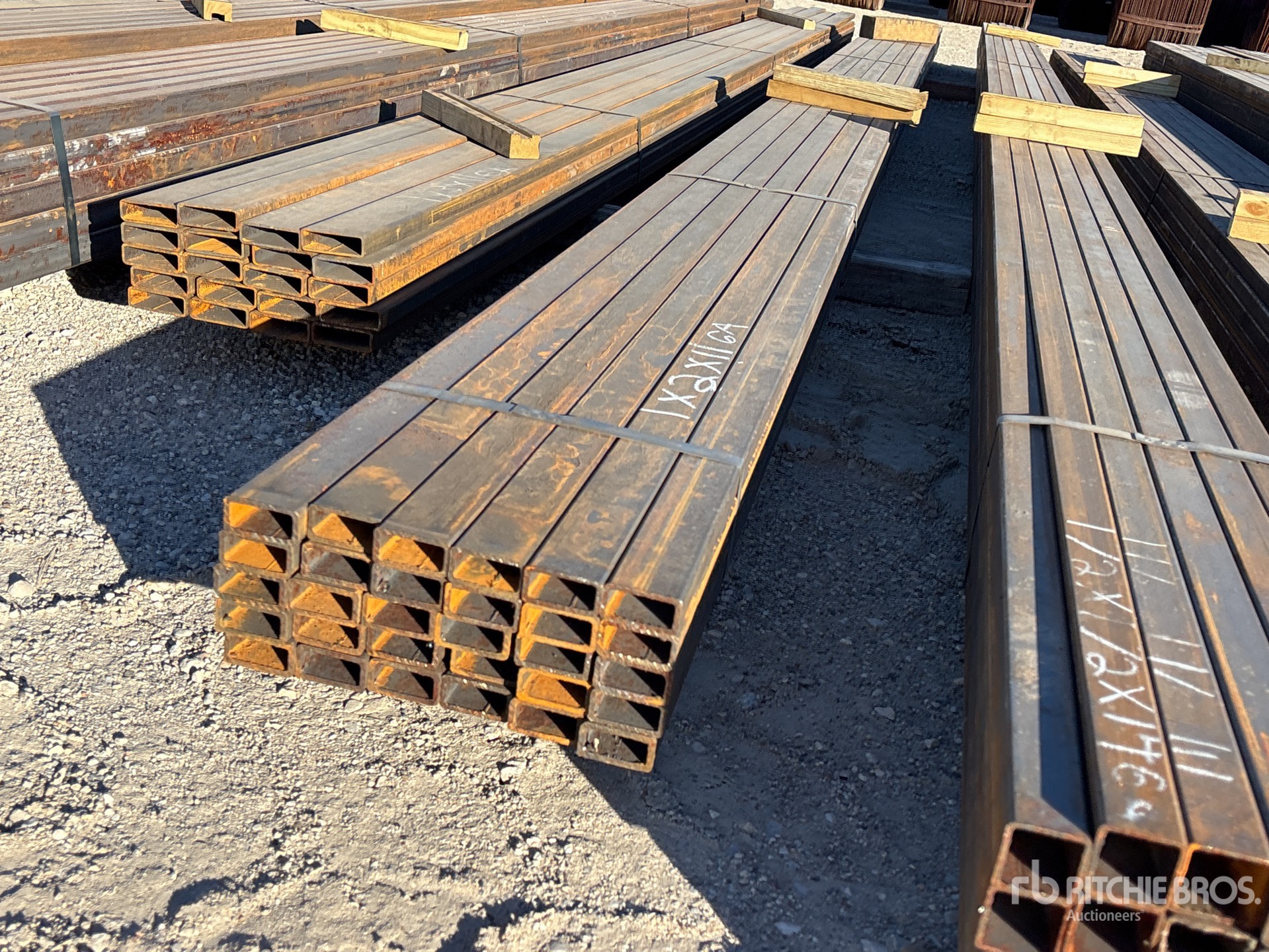 Aspect général with Image, coin avant droit