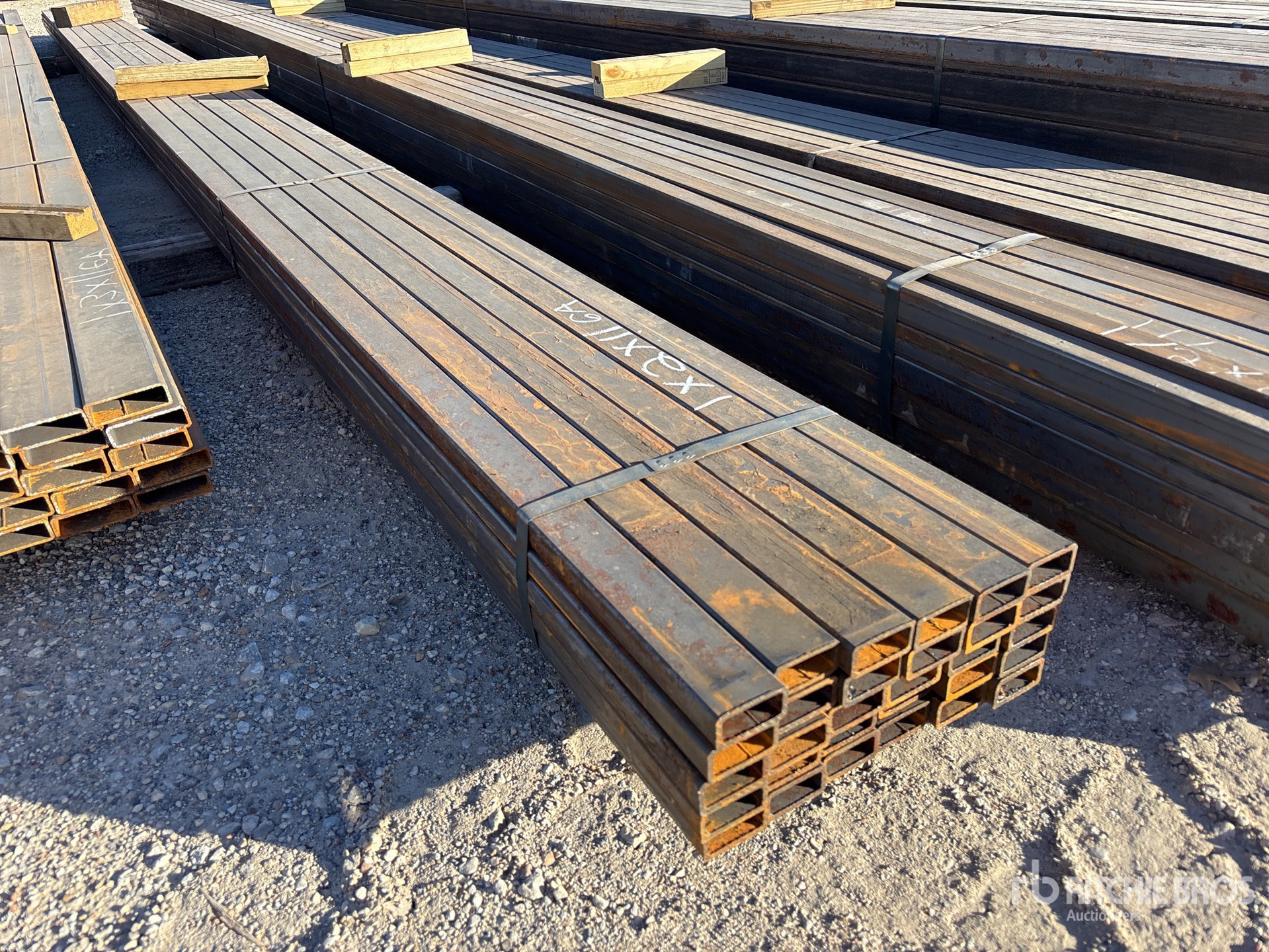 Aspect général with Image, coin arrière droit