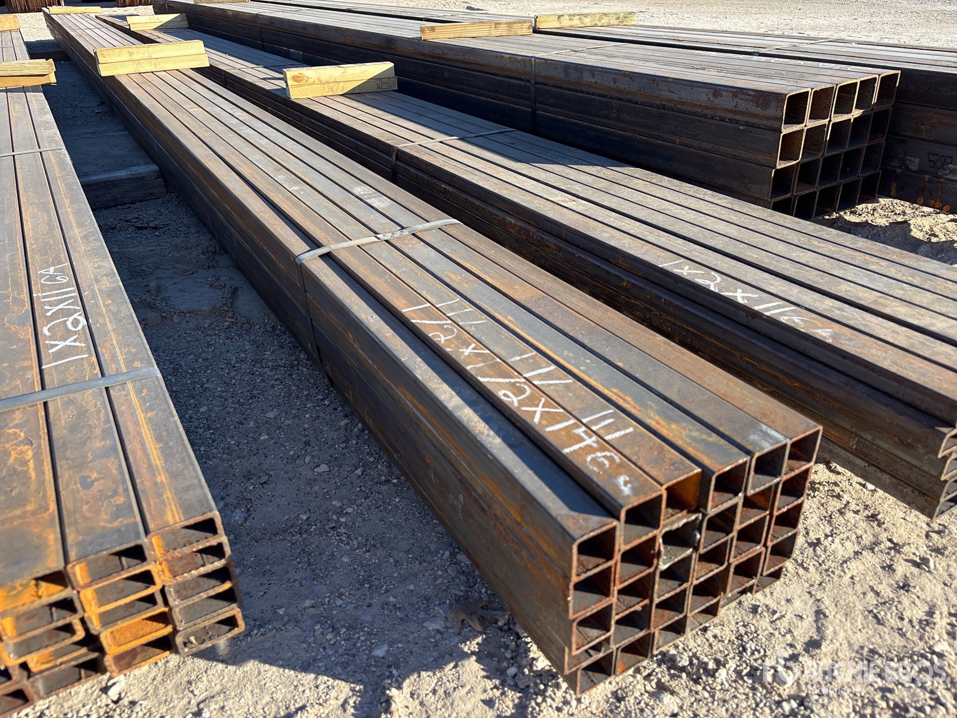 Aspect général with Image, coin arrière droit