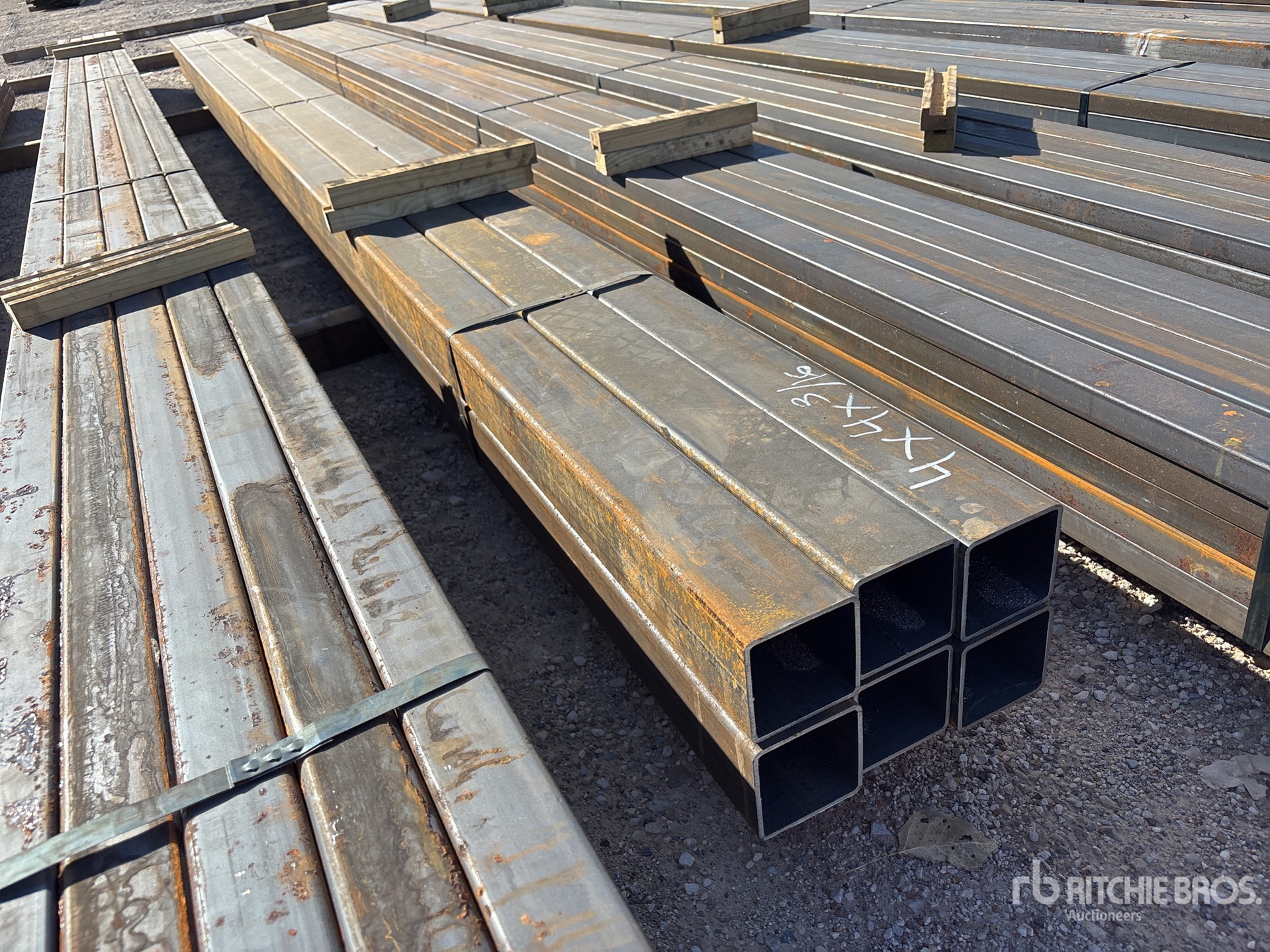 Aspect général with Image, coin arrière droit