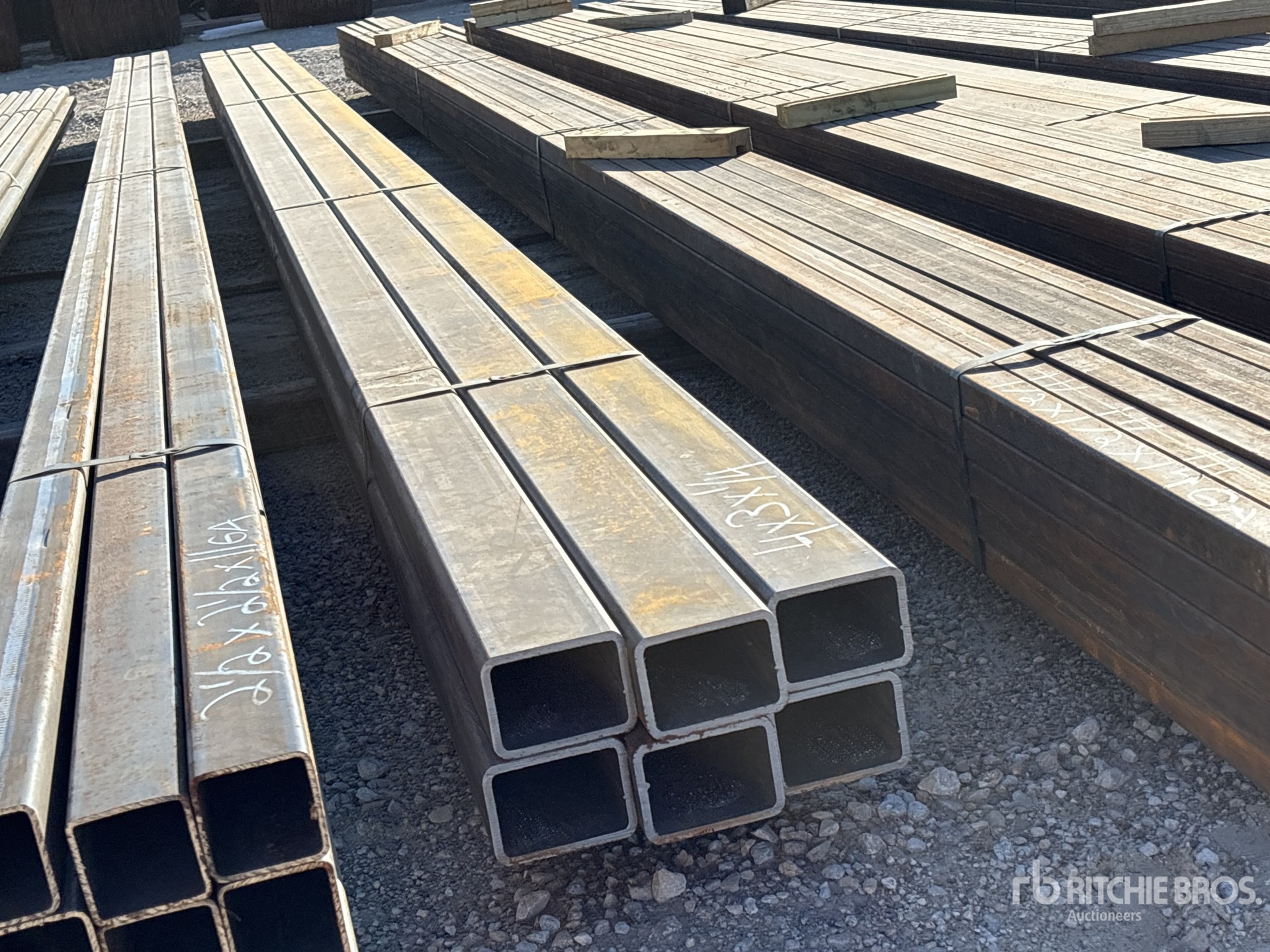 Aspect général with Image, coin arrière droit