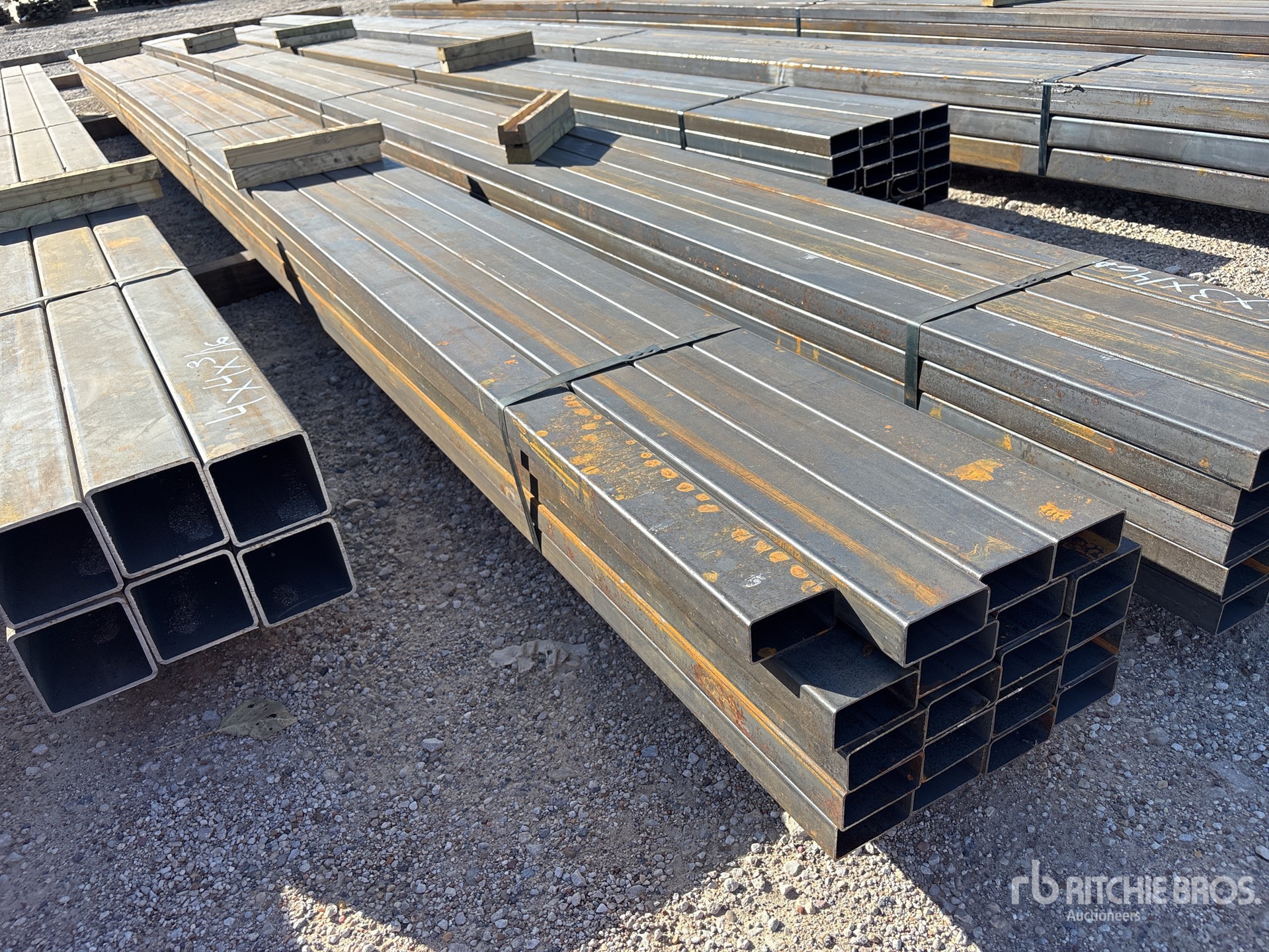 Aspect général with Image, coin arrière droit