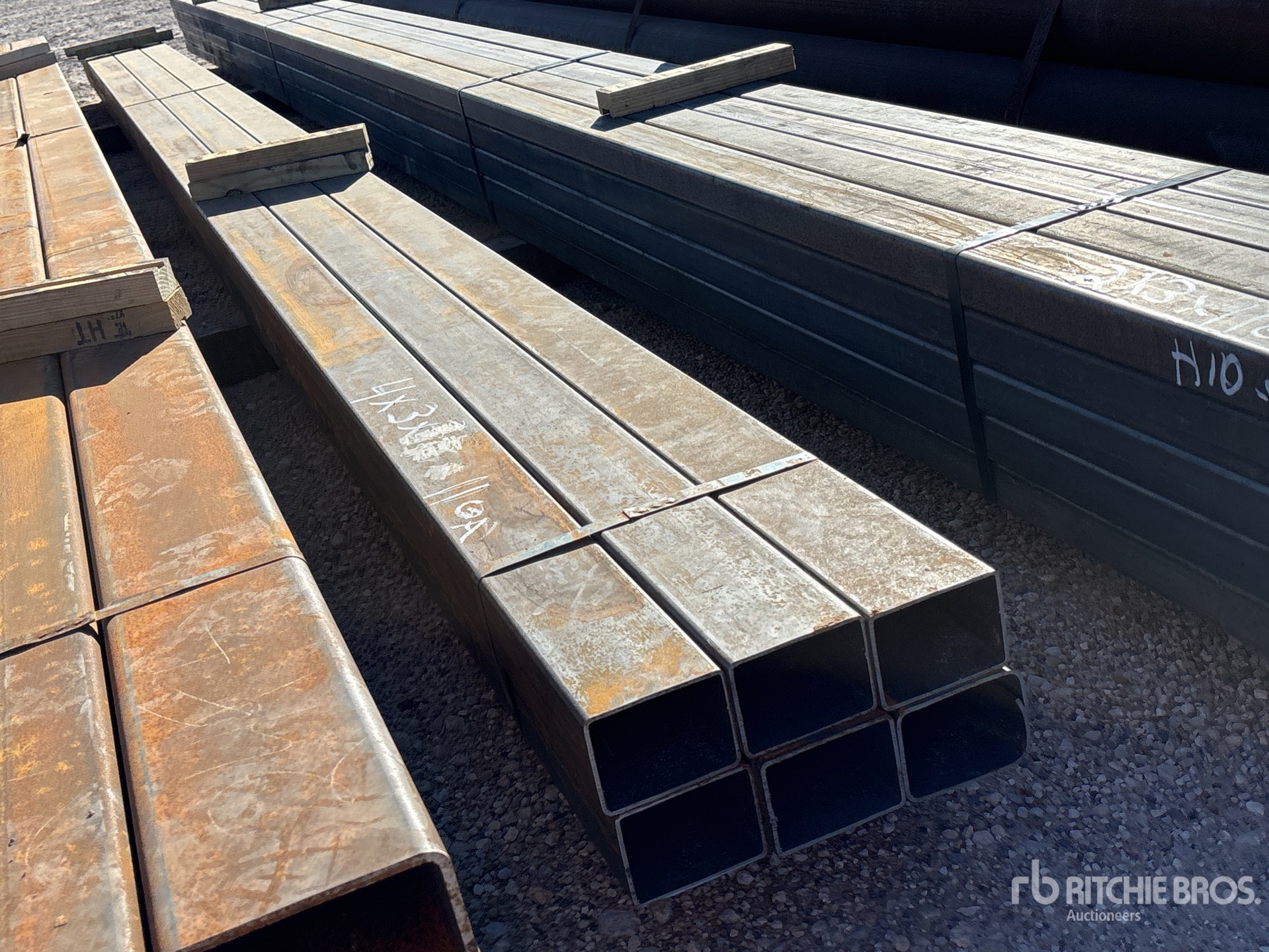 Aspect général with Image, coin arrière droit