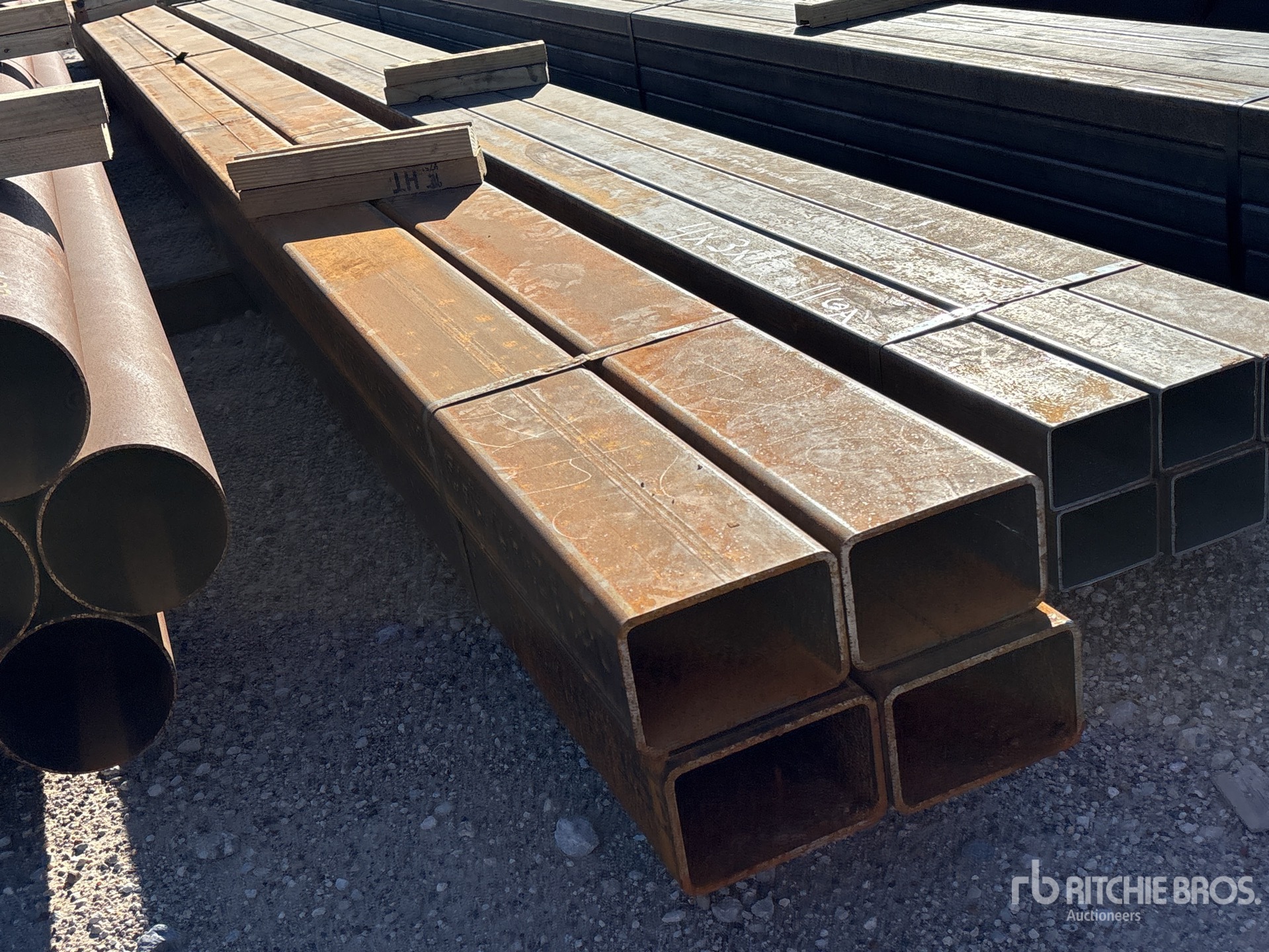 Aspect général with Image, coin arrière droit