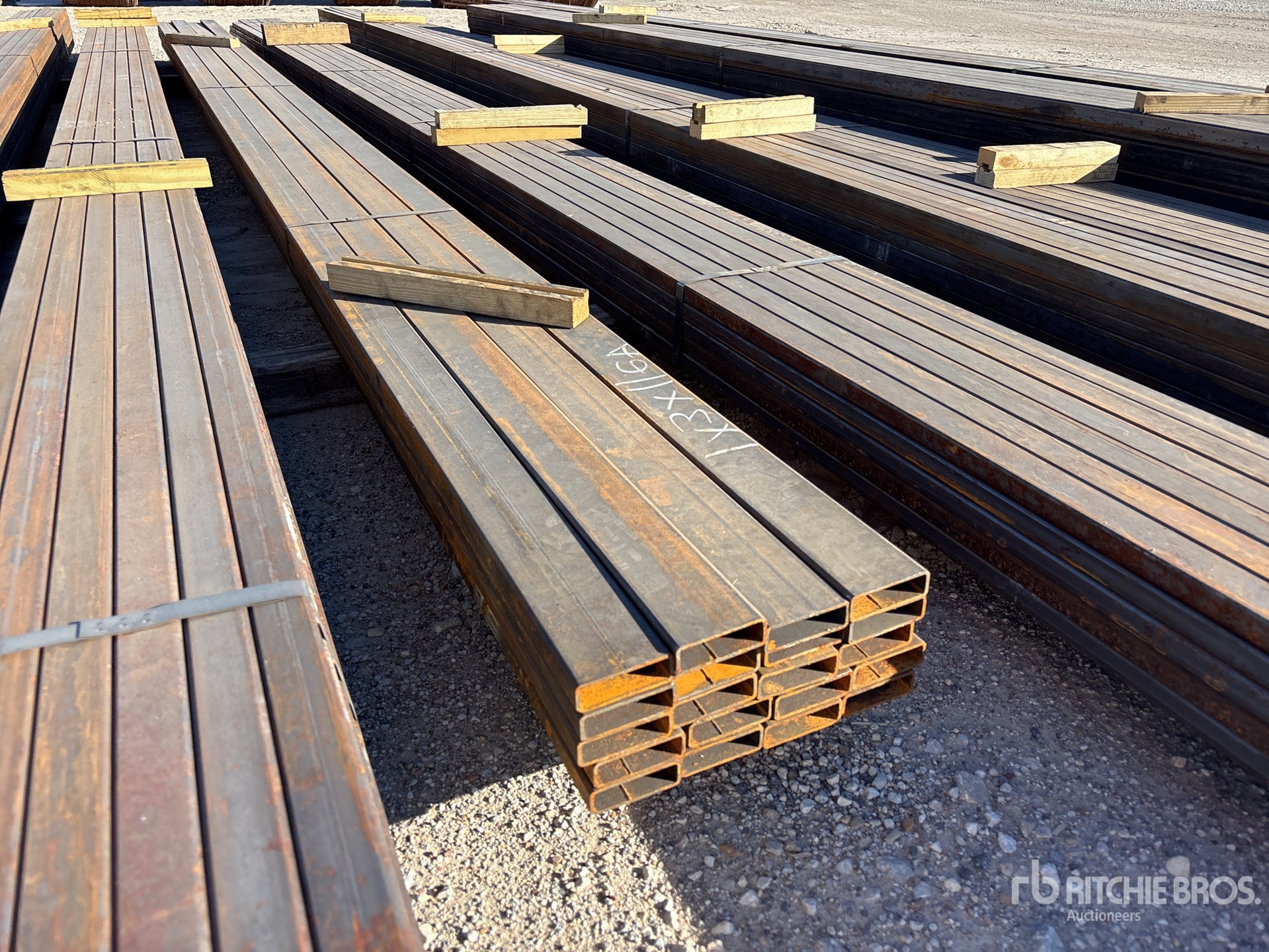 Aspect général with Image, coin arrière droit