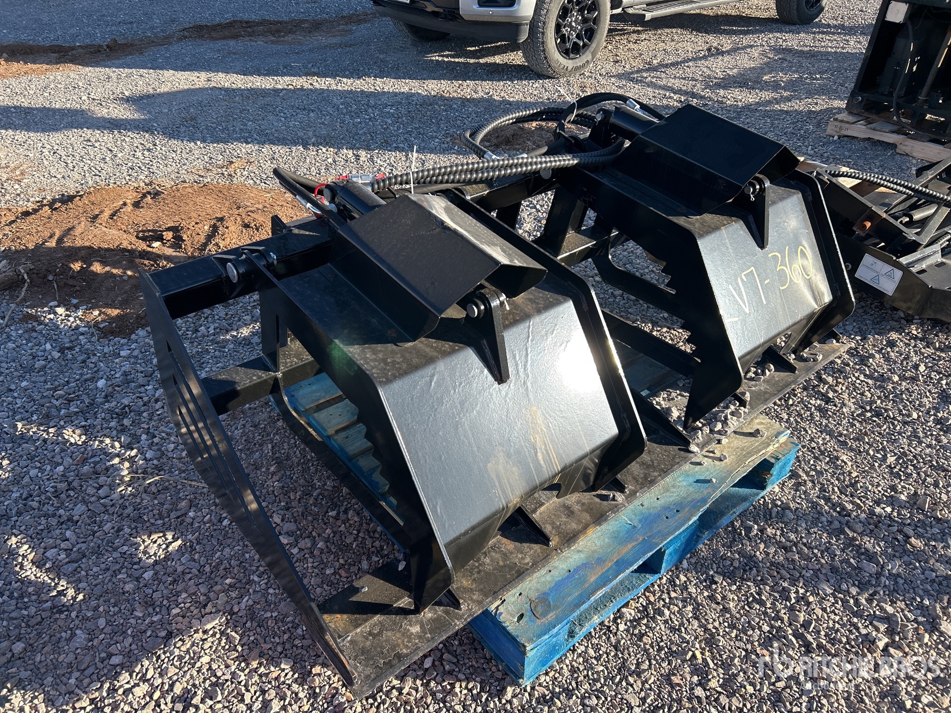 General Appearance with Picture, Right Front Corner