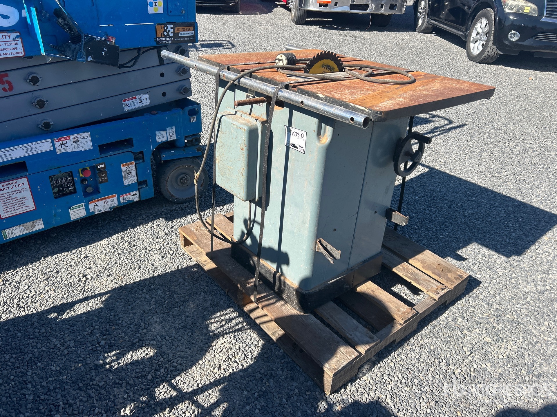 General Appearance with Picture, Left Front Corner