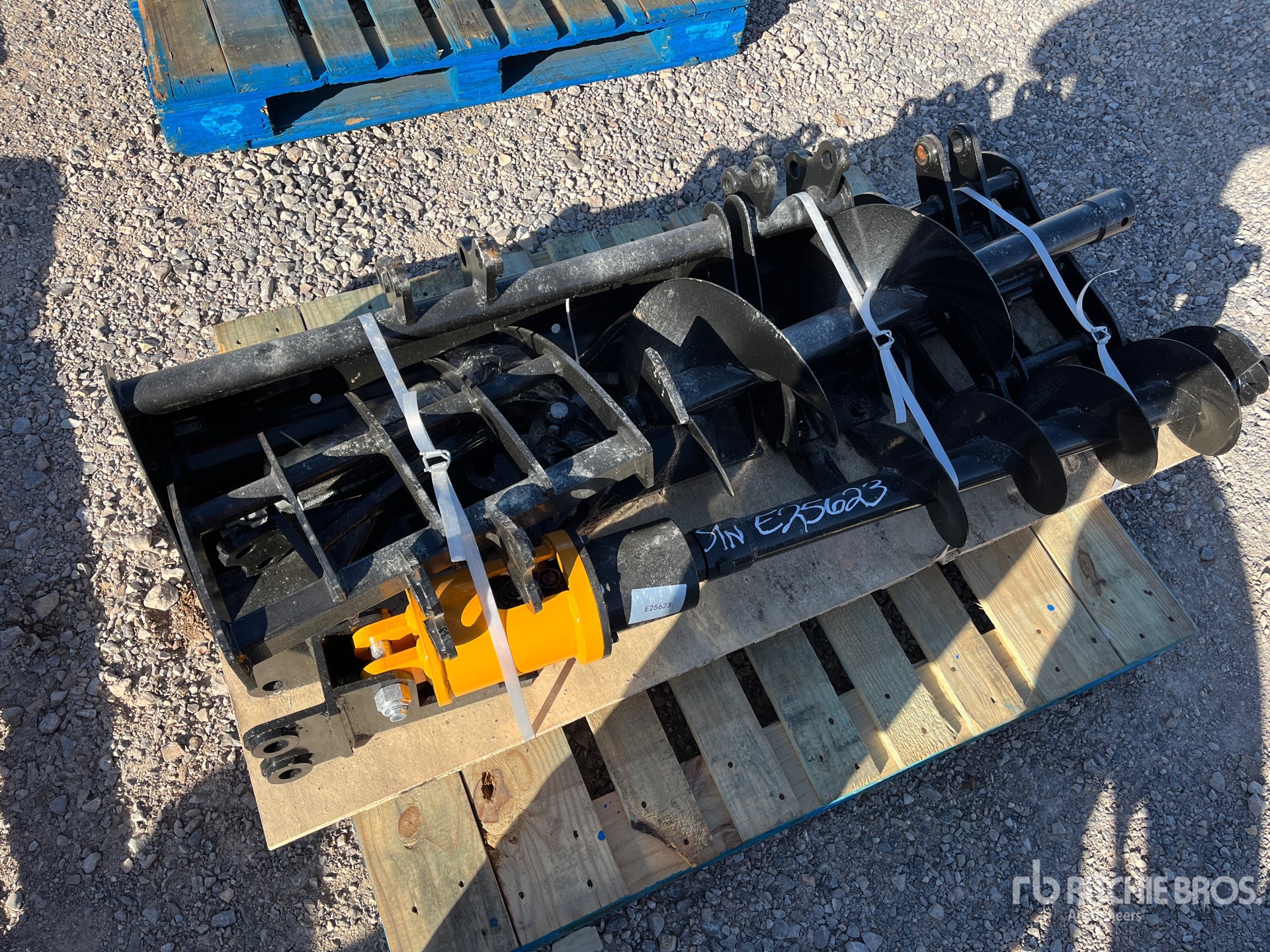 General Appearance with Foto, angolo posteriore sinistro