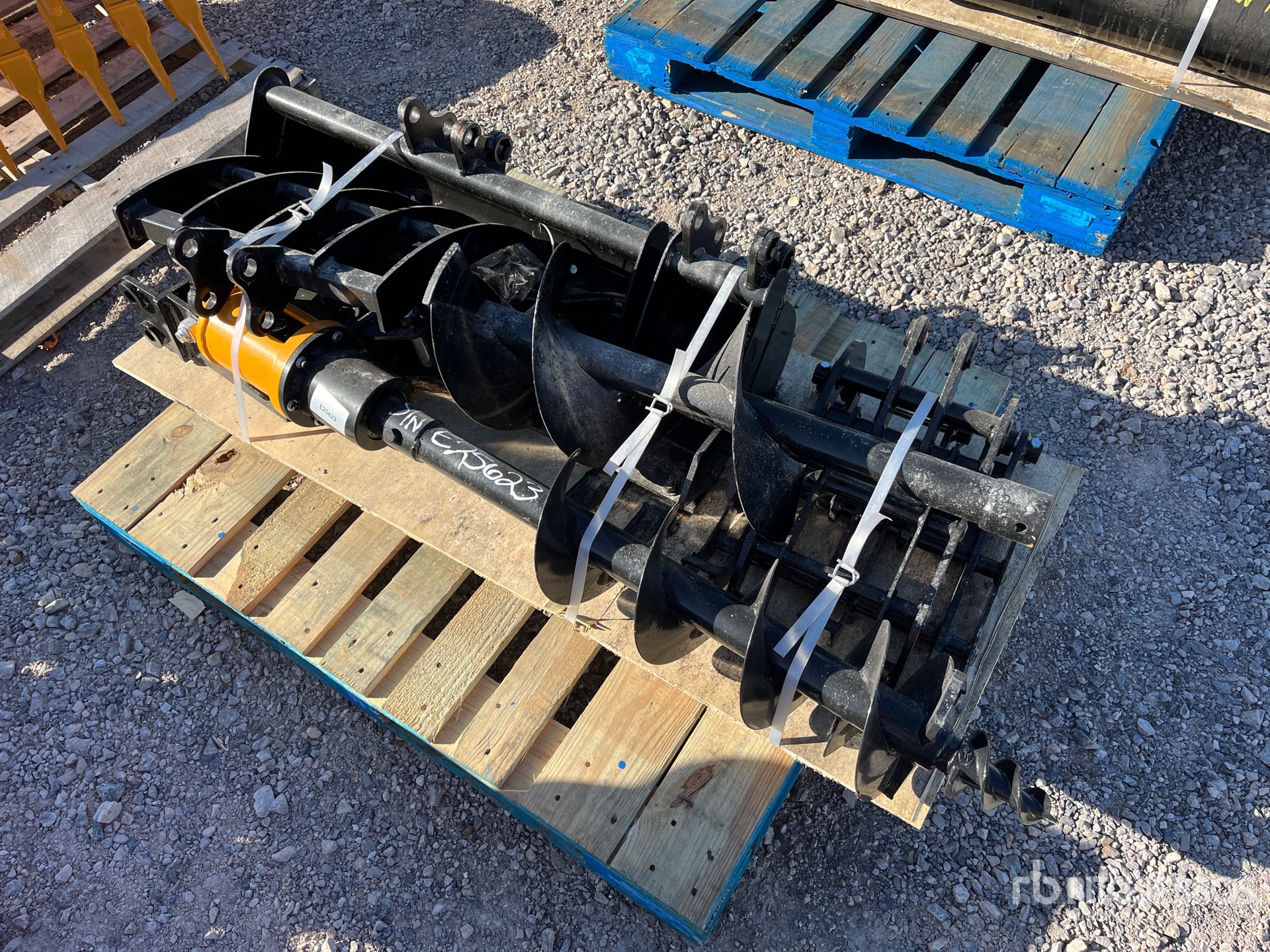 General Appearance with Foto, angolo anteriore sinistro