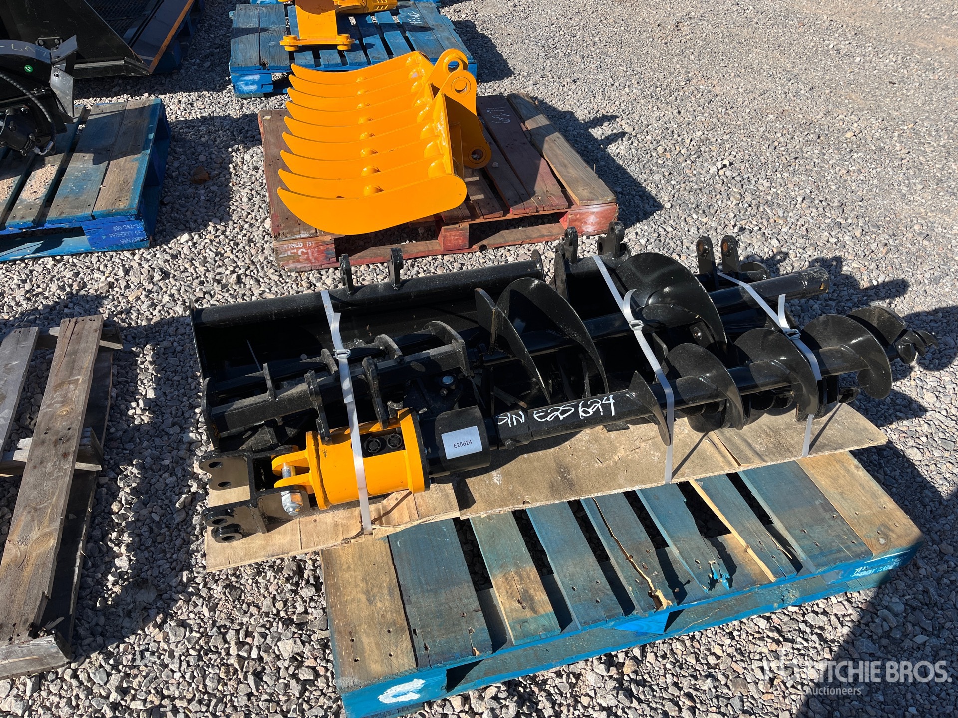 General Appearance with Foto, angolo anteriore sinistro