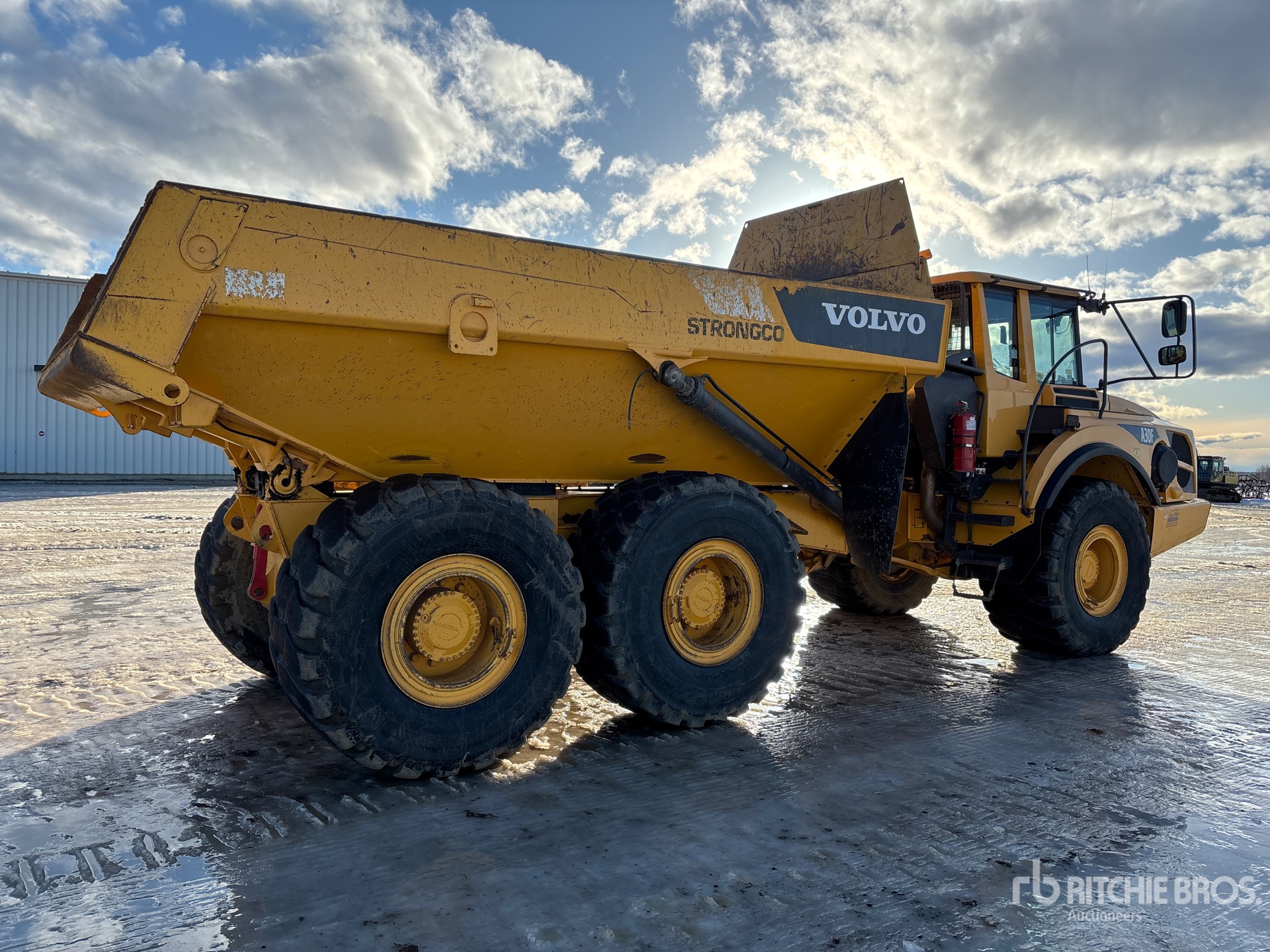Aspect général with Image, coin arrière droit