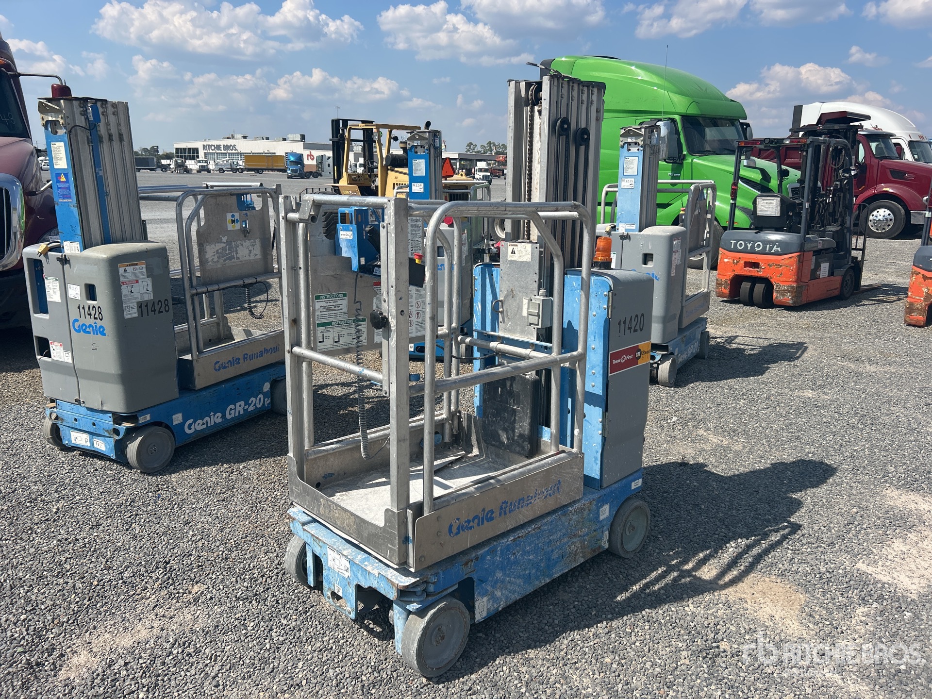 General Appearance with Bild, Ecke vorne links