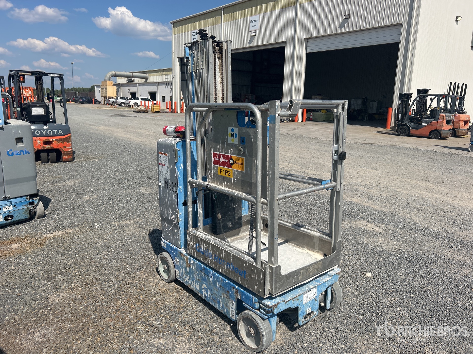 General Appearance with Bild, Ecke vorne rechts