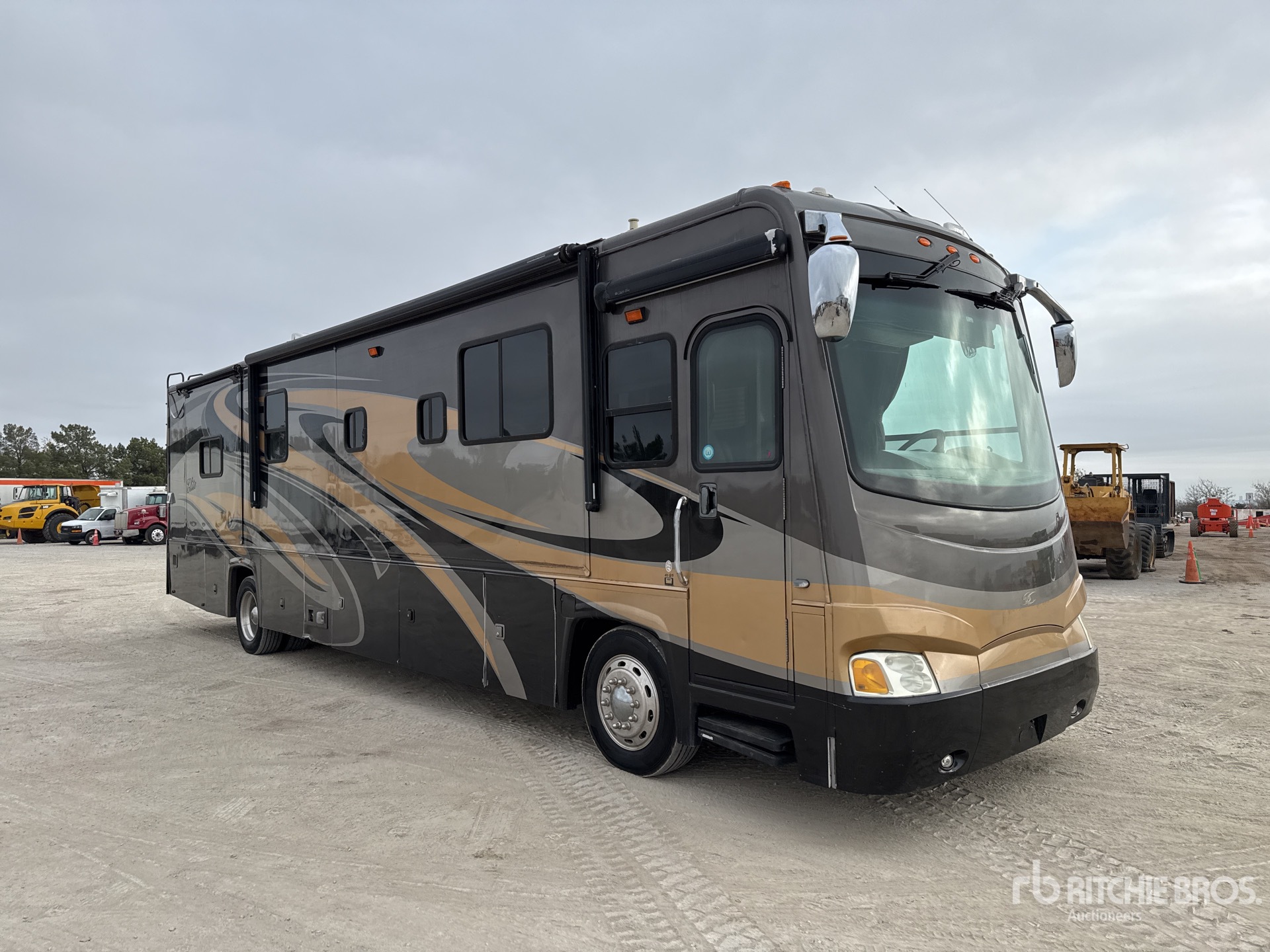 General Appearance with Bild, Ecke vorne rechts