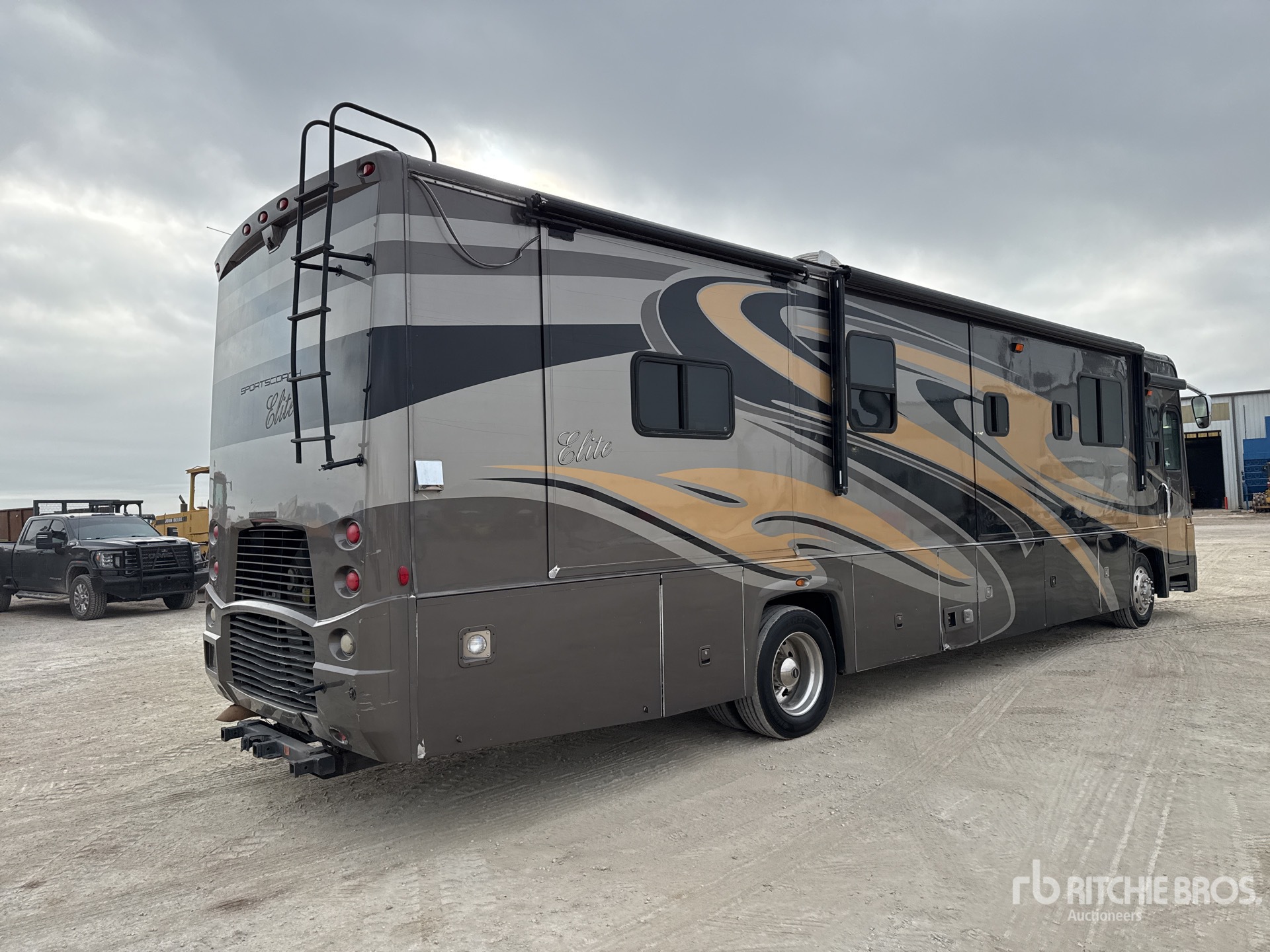 General Appearance with Bild, Ecke hinten rechts