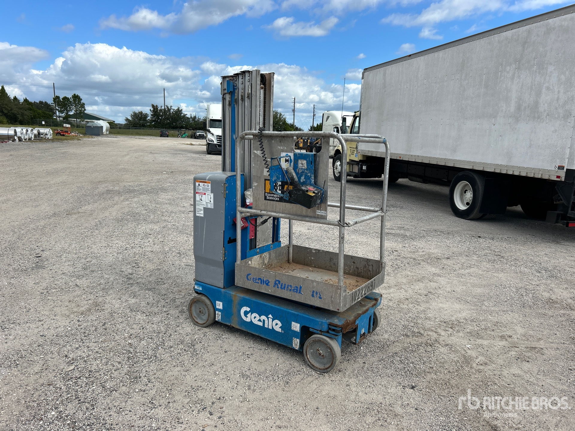 General Appearance with Bild, Ecke vorne rechts