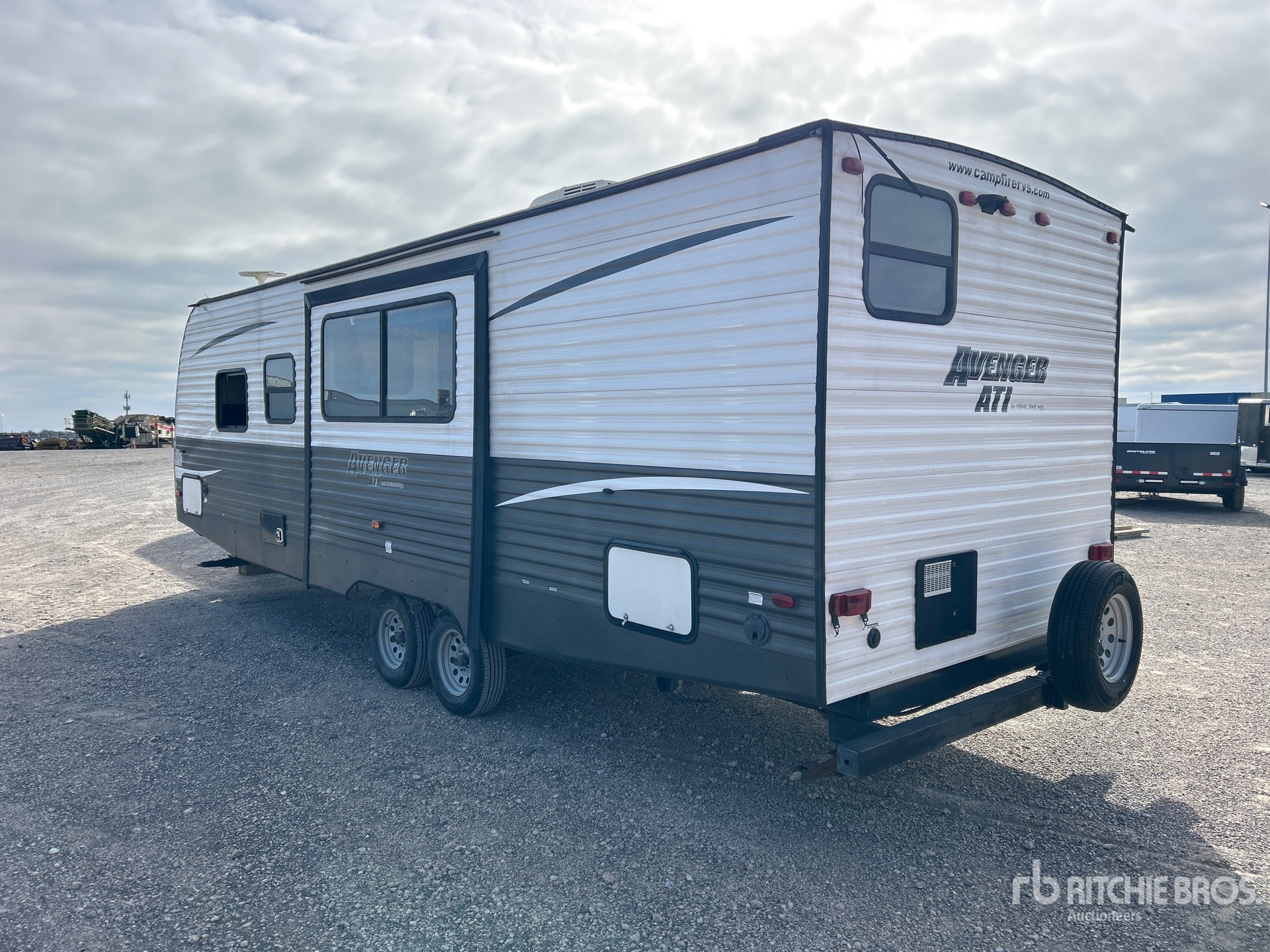 General Appearance with Foto, angolo posteriore sinistro