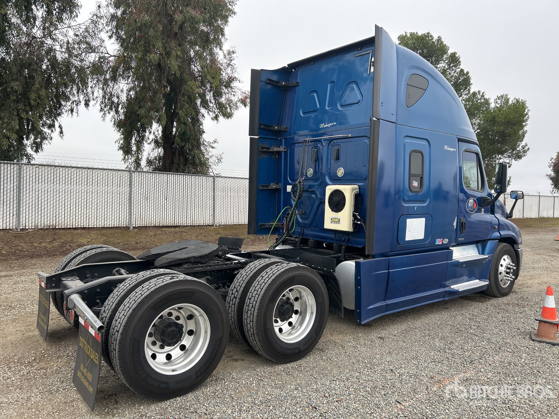 General Appearance with Image, coin arrière droit