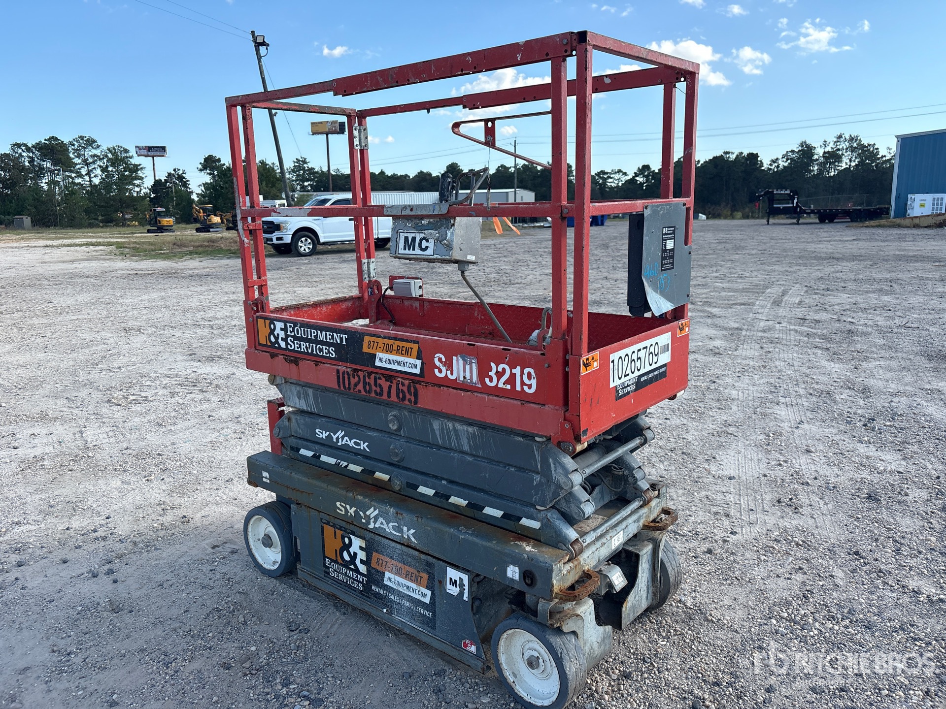 General Appearance with Picture, Right Front Corner