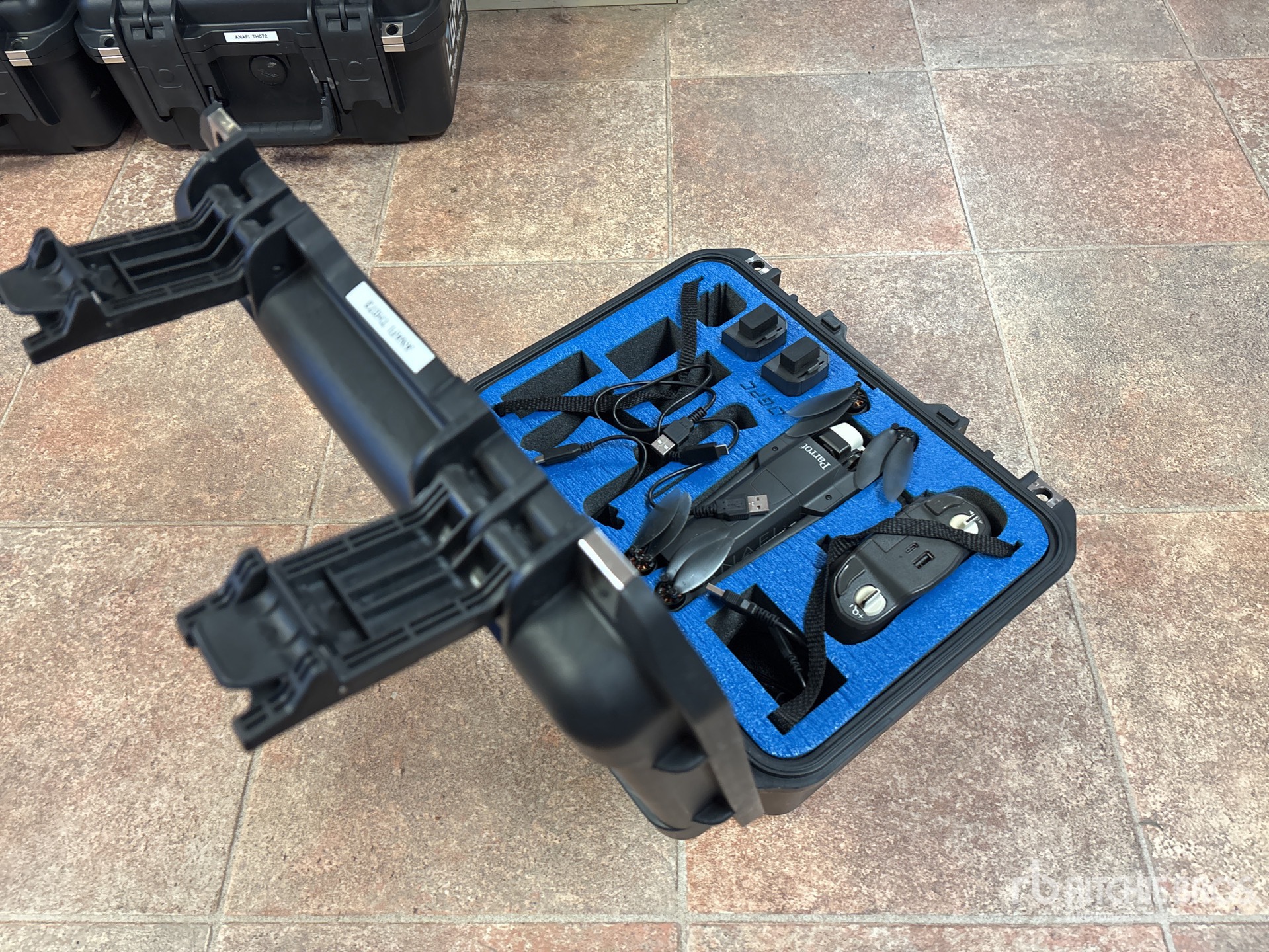 Aspect général with Image, coin arrière droit