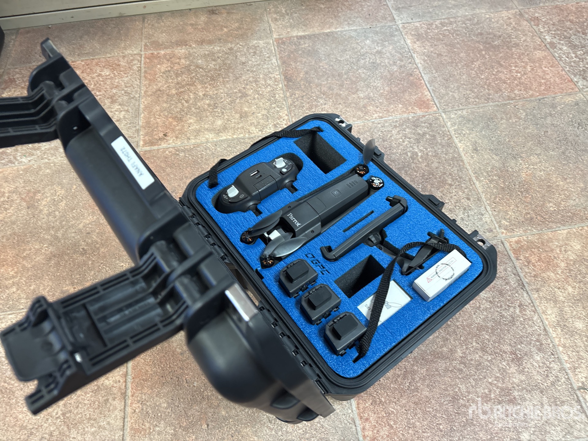 Aspect général with Image, coin arrière droit