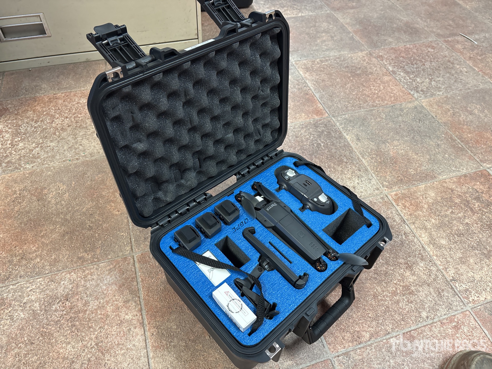 Aspect général with Image, coin avant droit