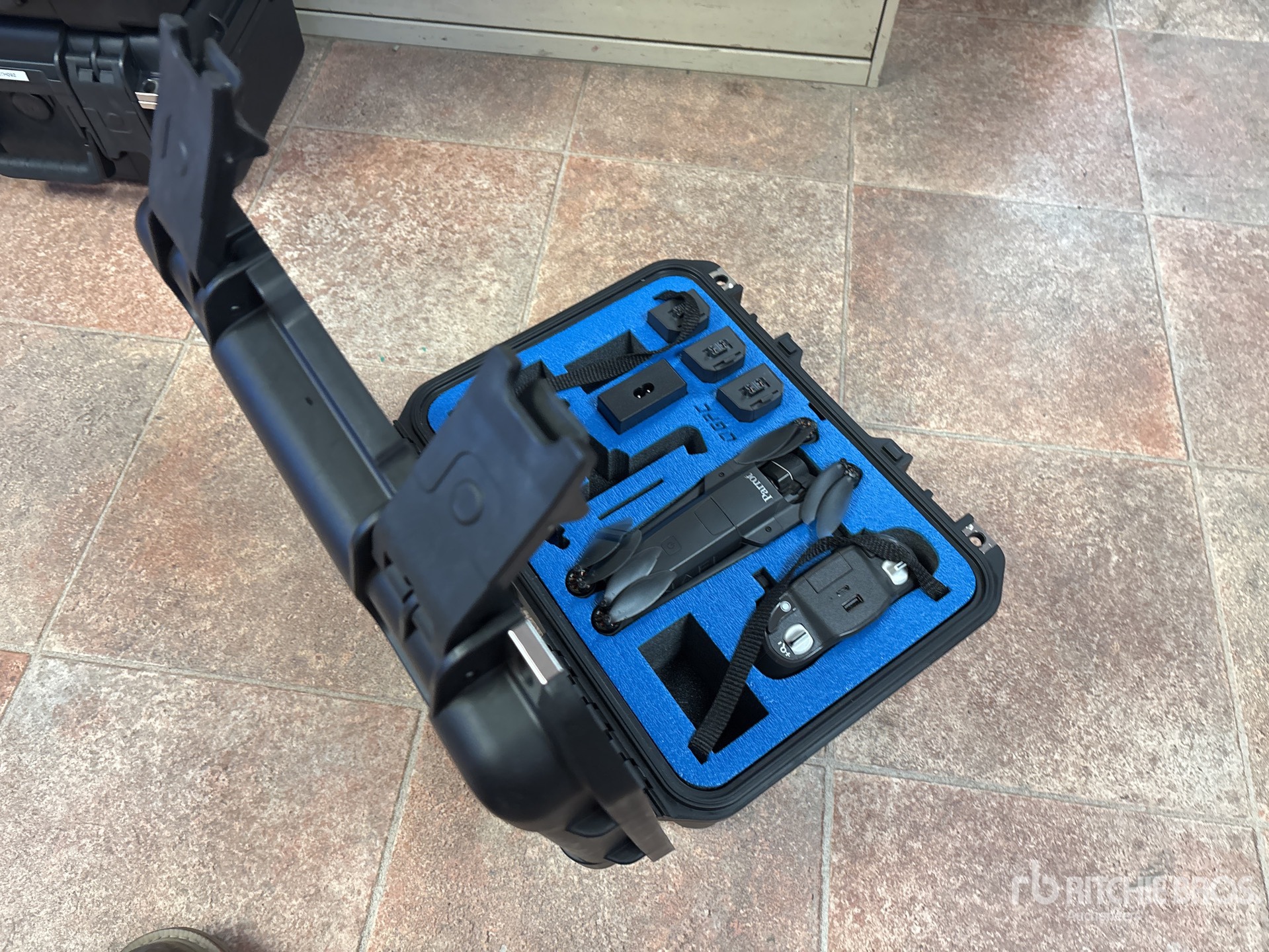 Aspect général with Image, coin arrière droit