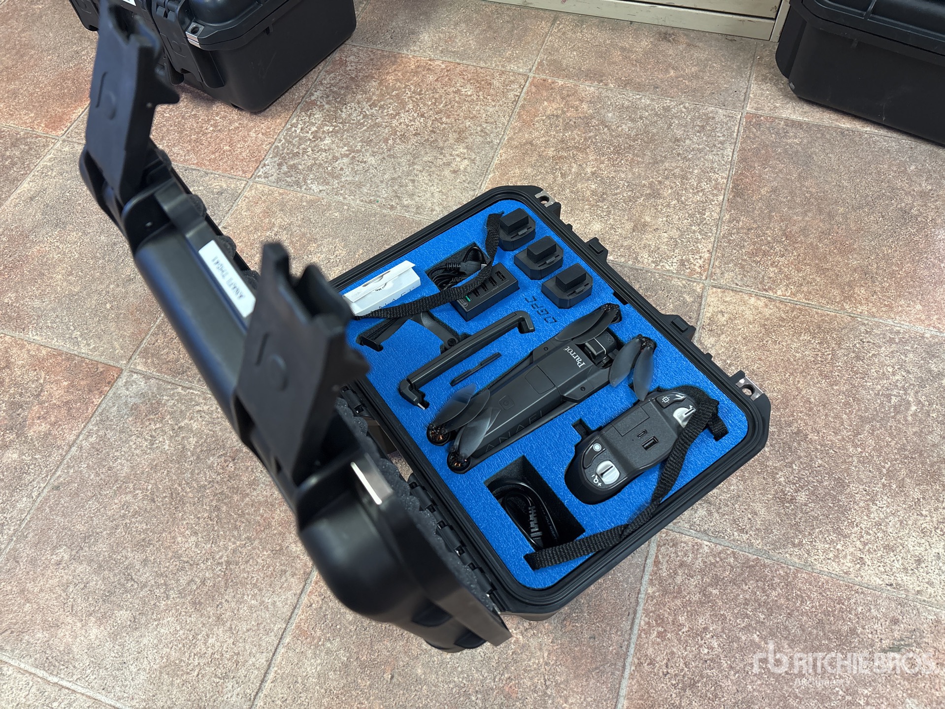 Aspect général with Image, coin arrière droit