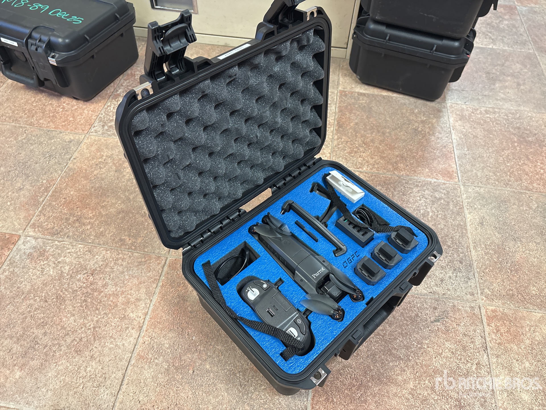 Aspect général with Image, coin avant droit