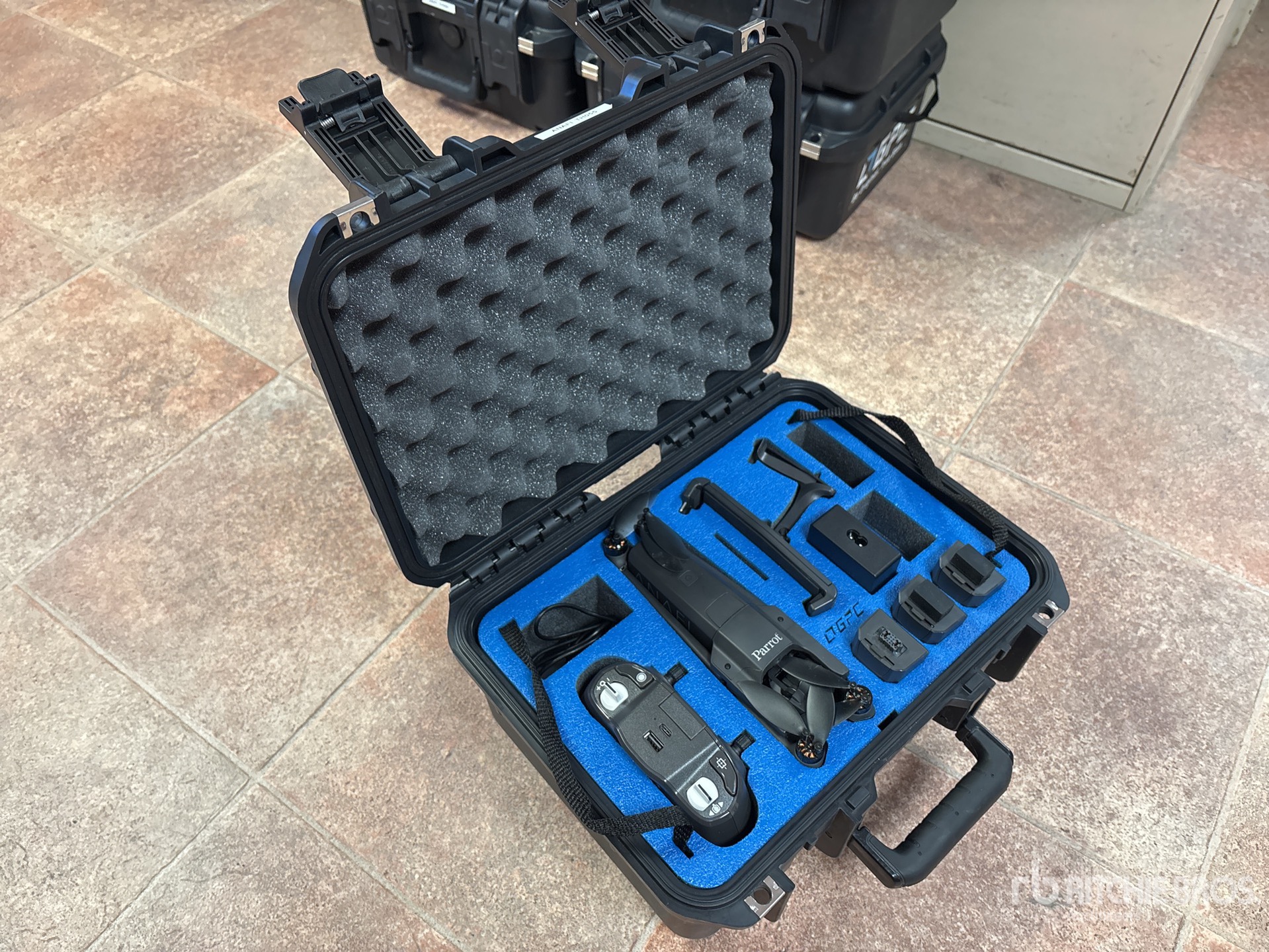 Aspect général with Image, coin avant droit