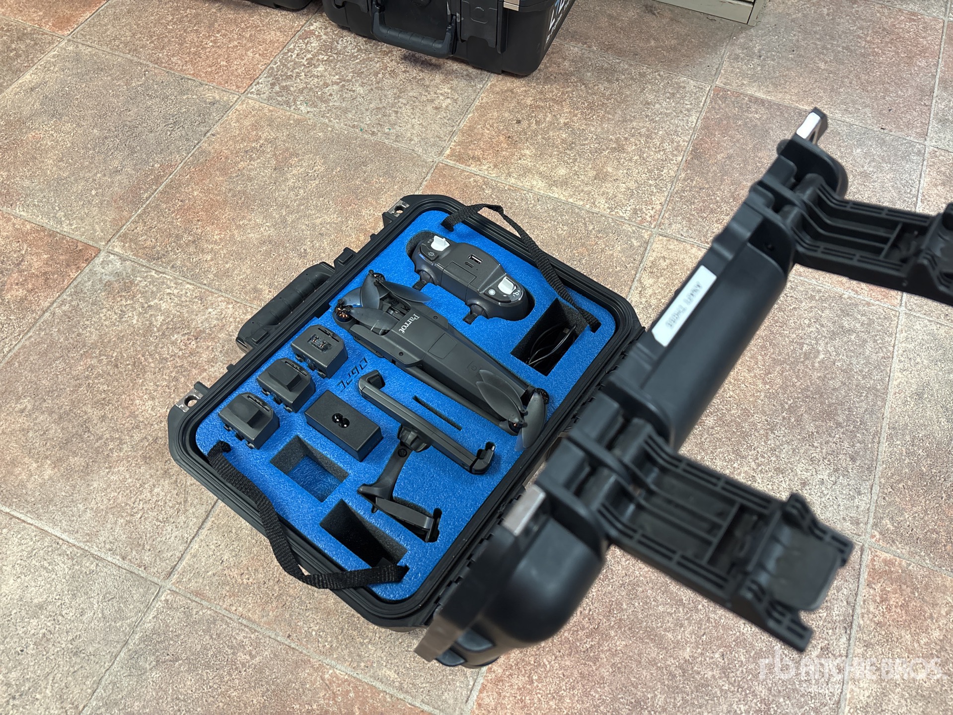 Aspect général with Image, coin arrière gauche