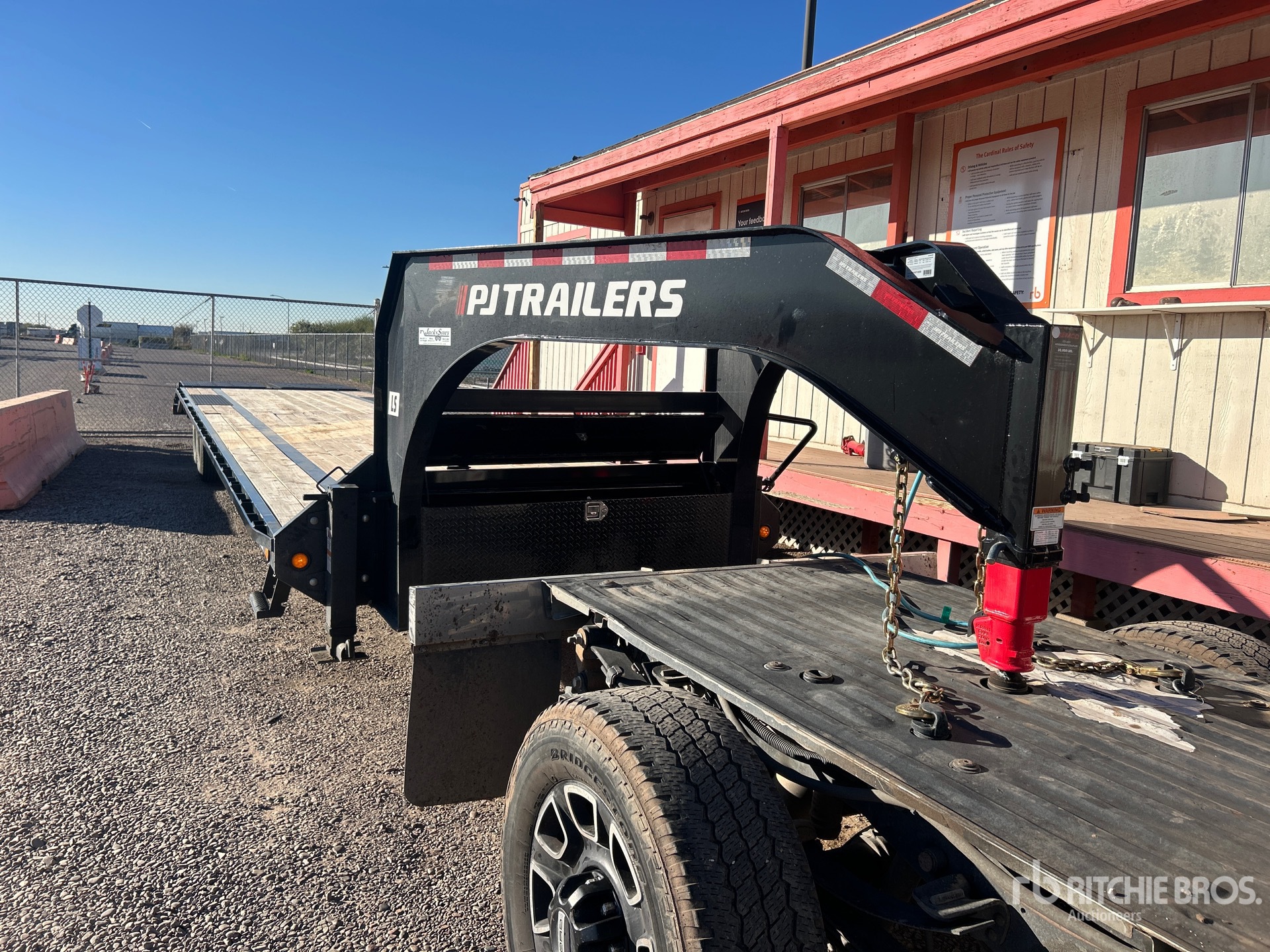 General Appearance with Featured Photo