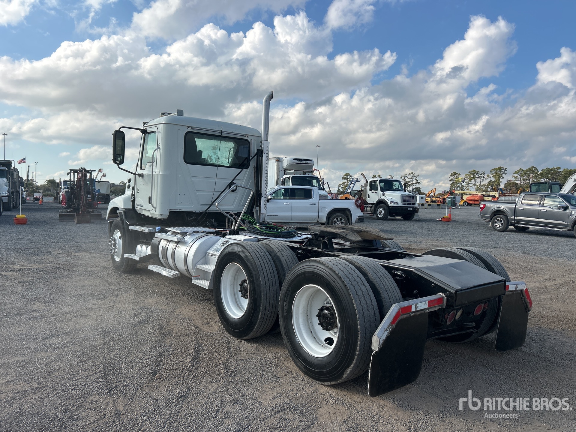 General Appearance with Foto, angolo posteriore sinistro