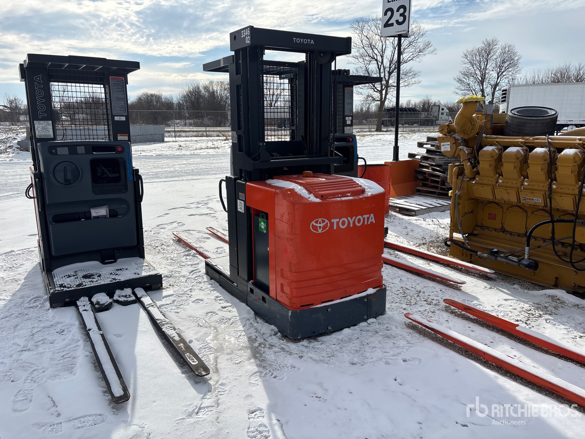 General Appearance with Picture, Right Front Corner