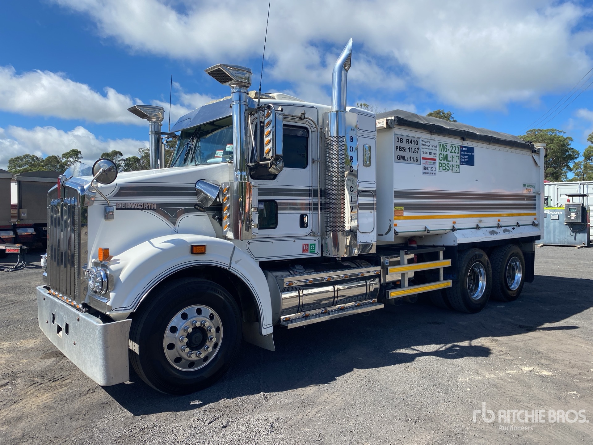 General Appearance with Picture, Right Front Corner