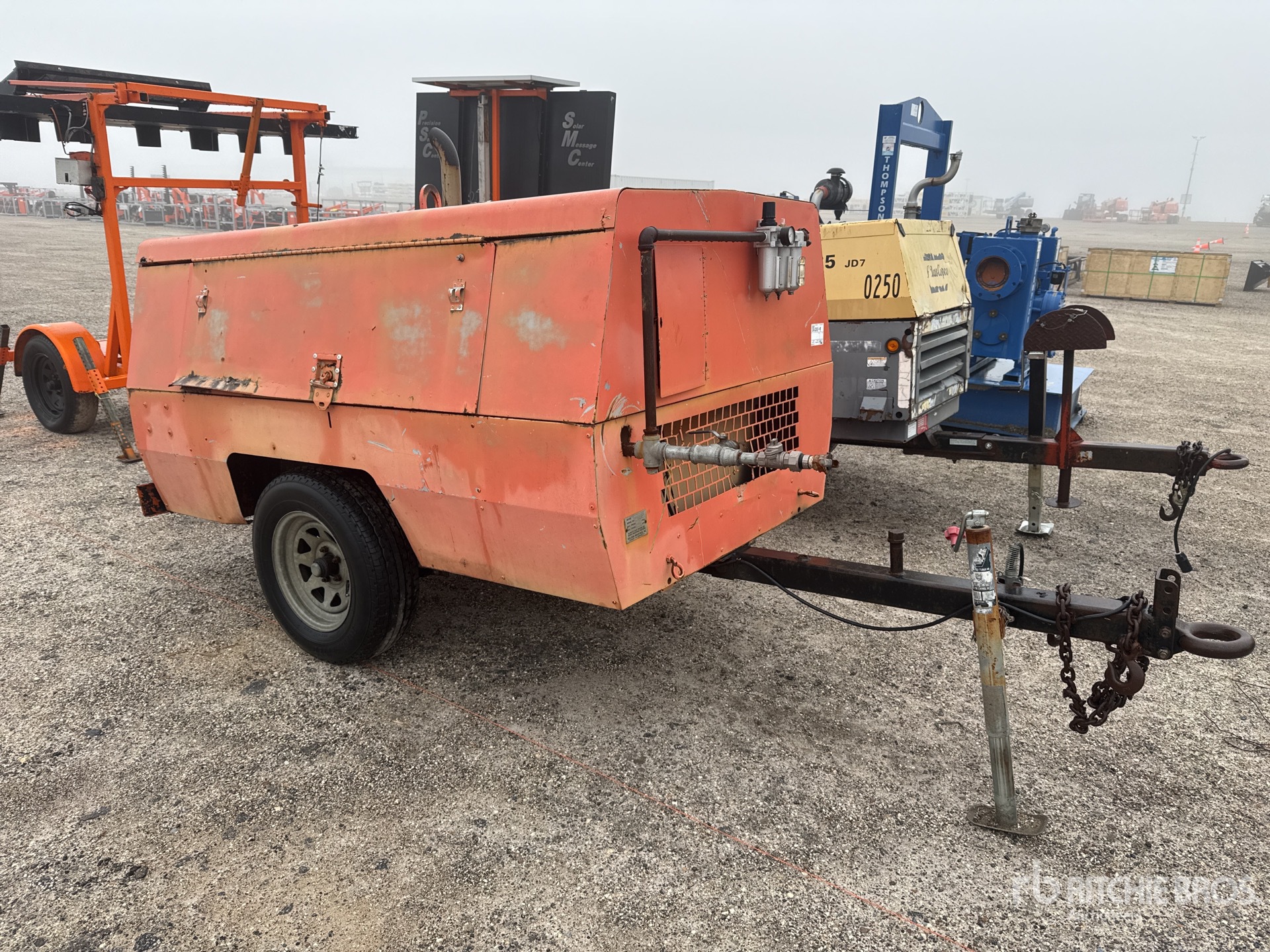 General Appearance with Bild, Ecke vorne rechts