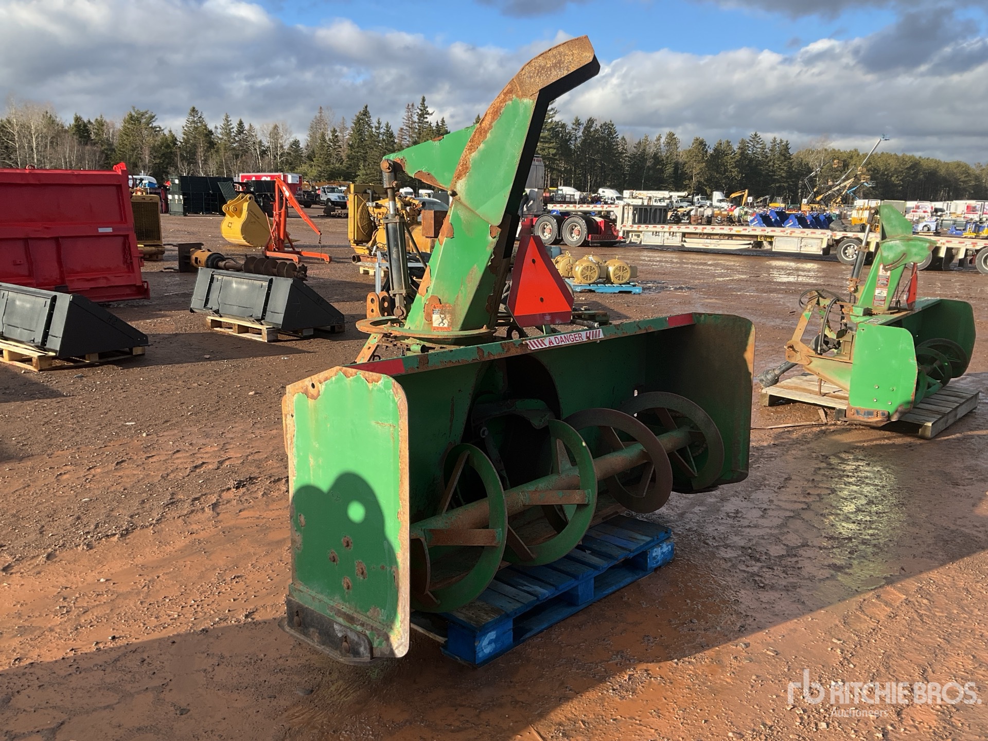 General Appearance with Picture, Right Front Corner