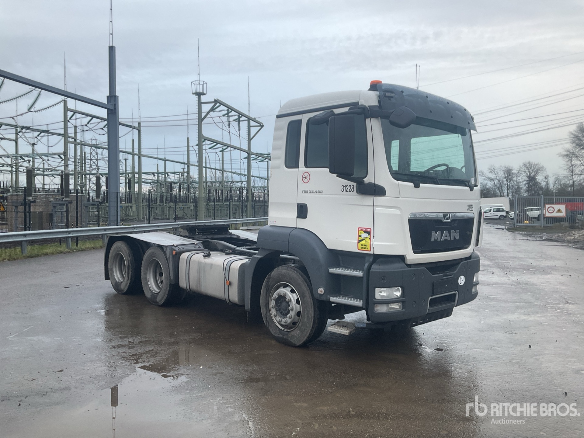 General Appearance with Picture, Right Front Corner