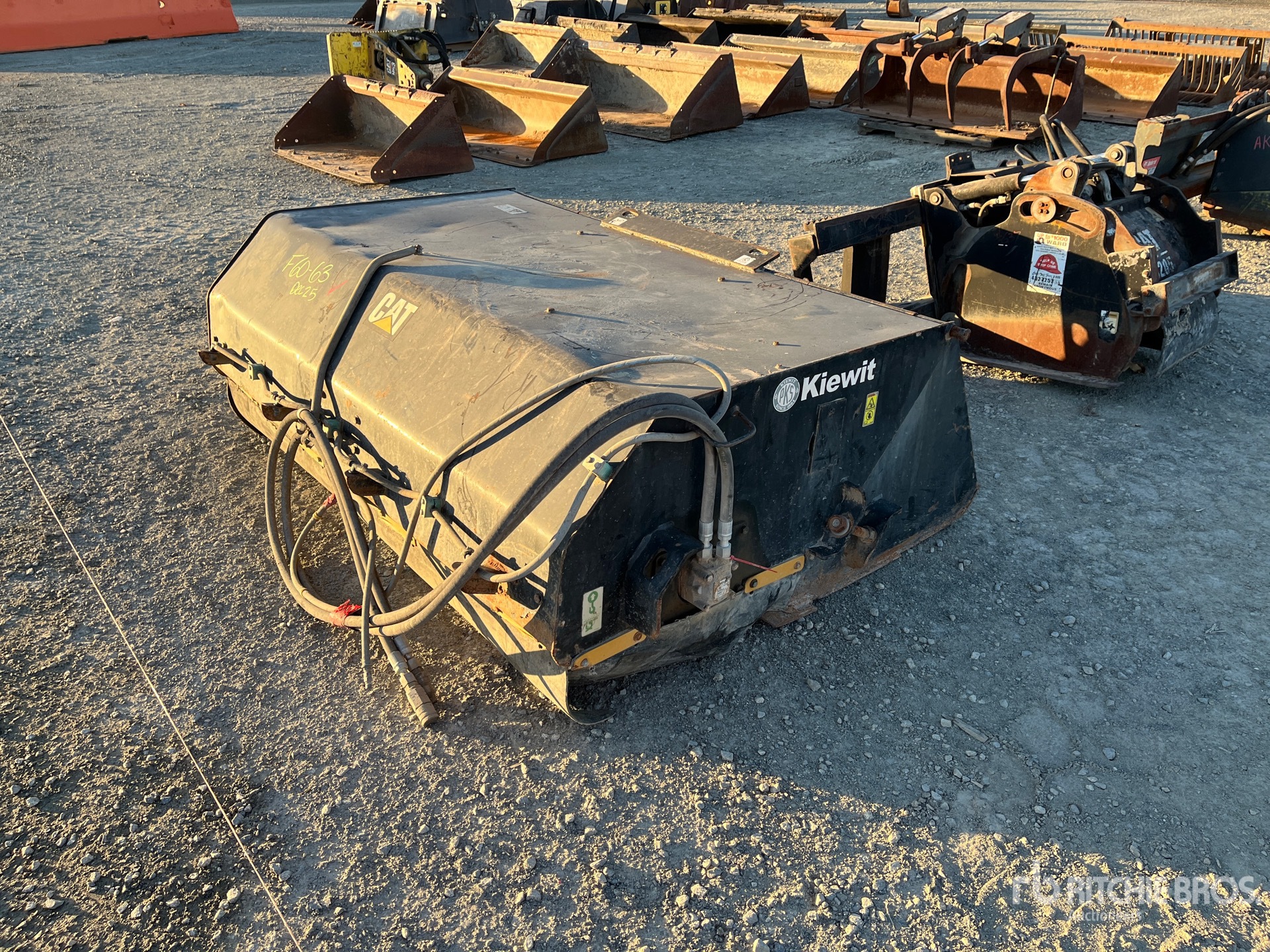 General Appearance with Bild, Ecke vorne links