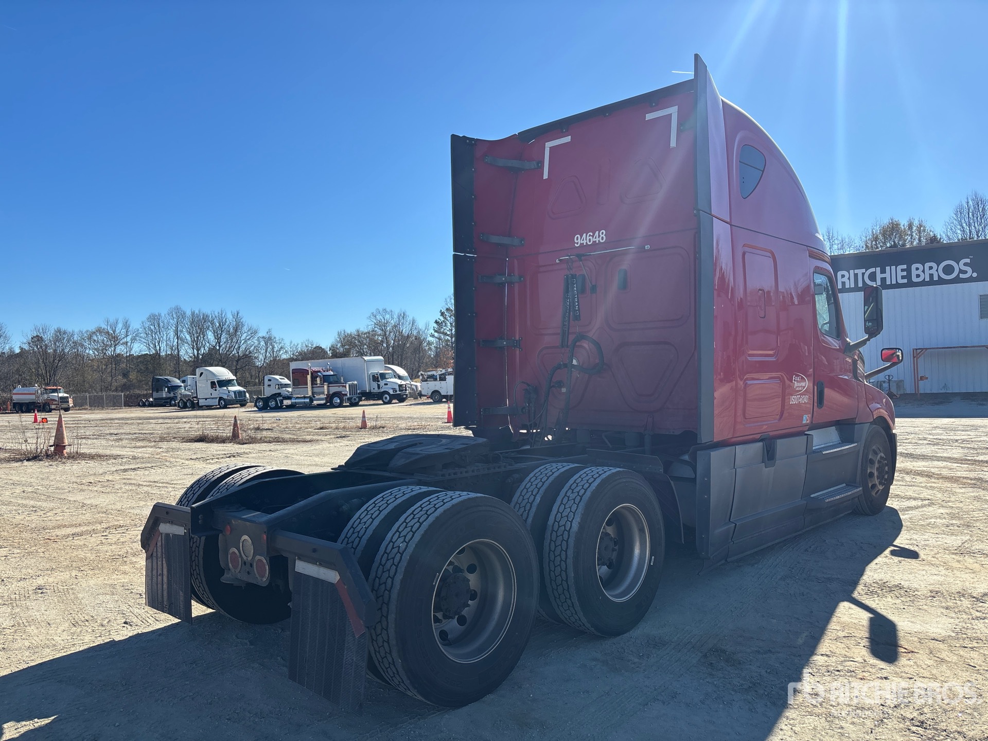 Aspect général with Image, coin arrière droit