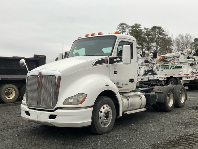 2015 Kenworth T680 6x4 T/A Day Cab Truck Tractor 2015 Kenworth T680 6x4 T/A Day Cab Truck Tractor