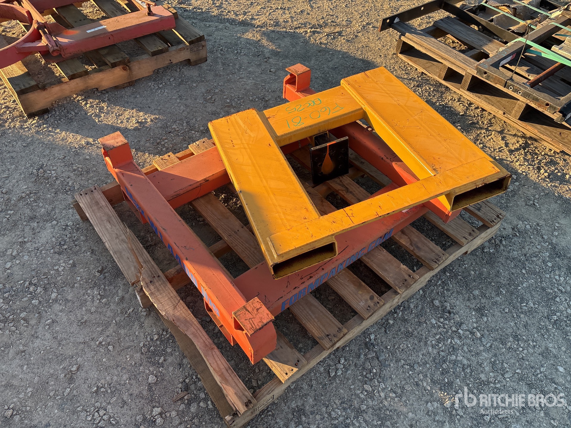 Aspect général with Image, coin arrière droit