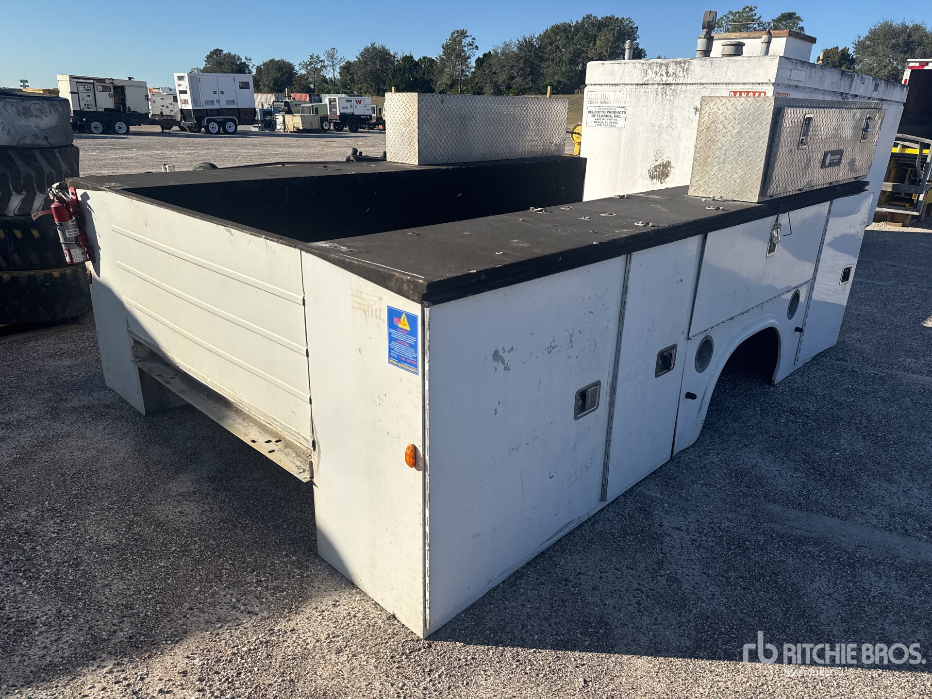 General Appearance with Bild, Ecke vorne links