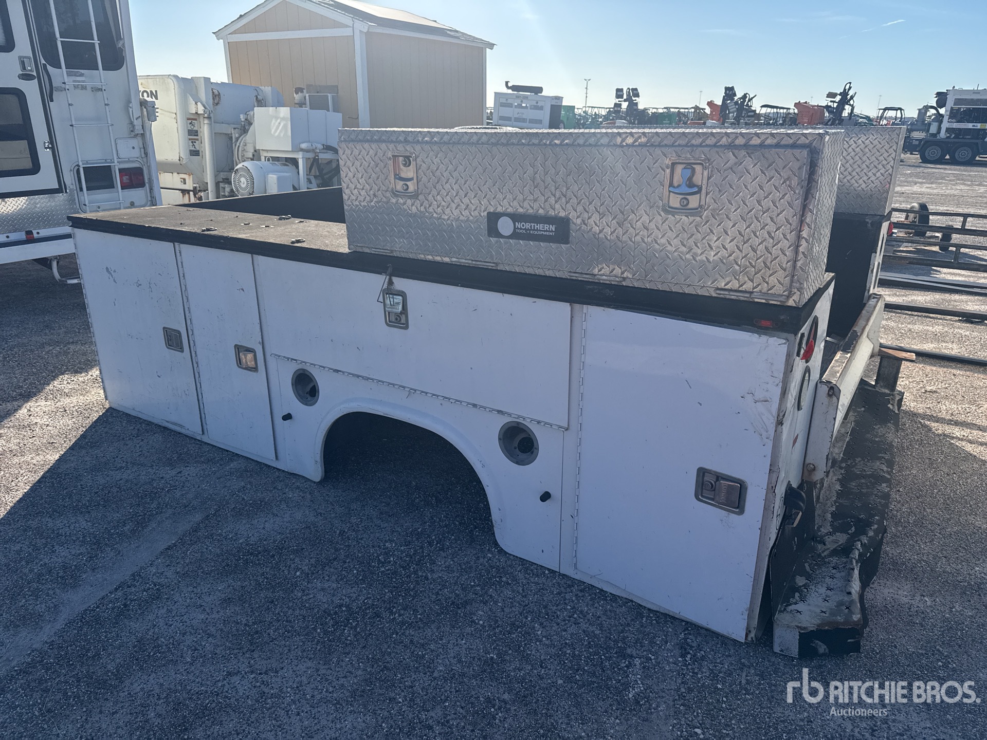 General Appearance with Bild, Ecke hinten links