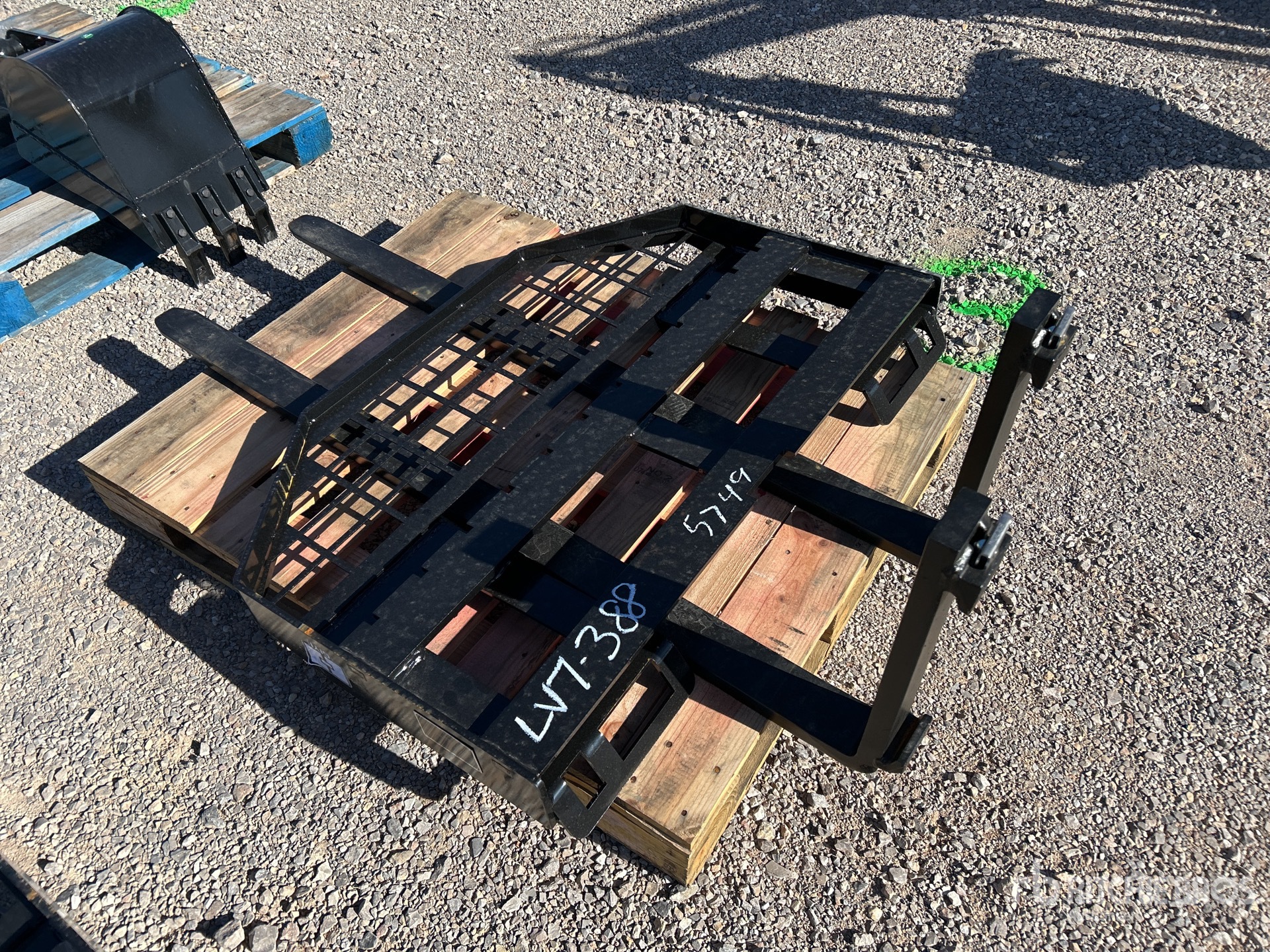 General Appearance with Picture, Right Front Corner